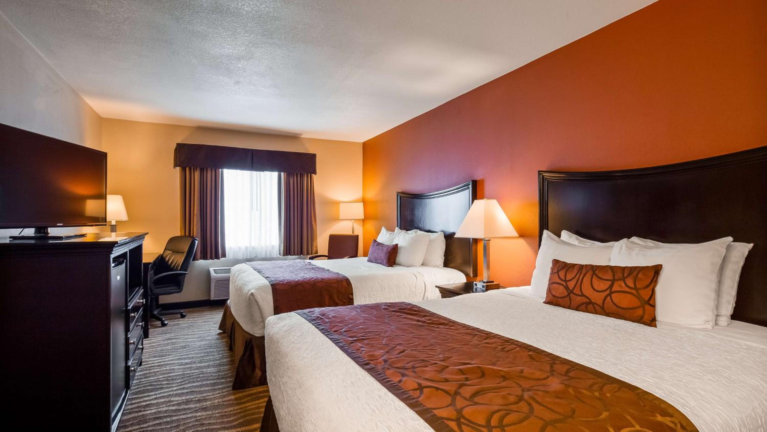 Red Bluff Vacations - Best Western Plus Corning Inn - Property Image 3