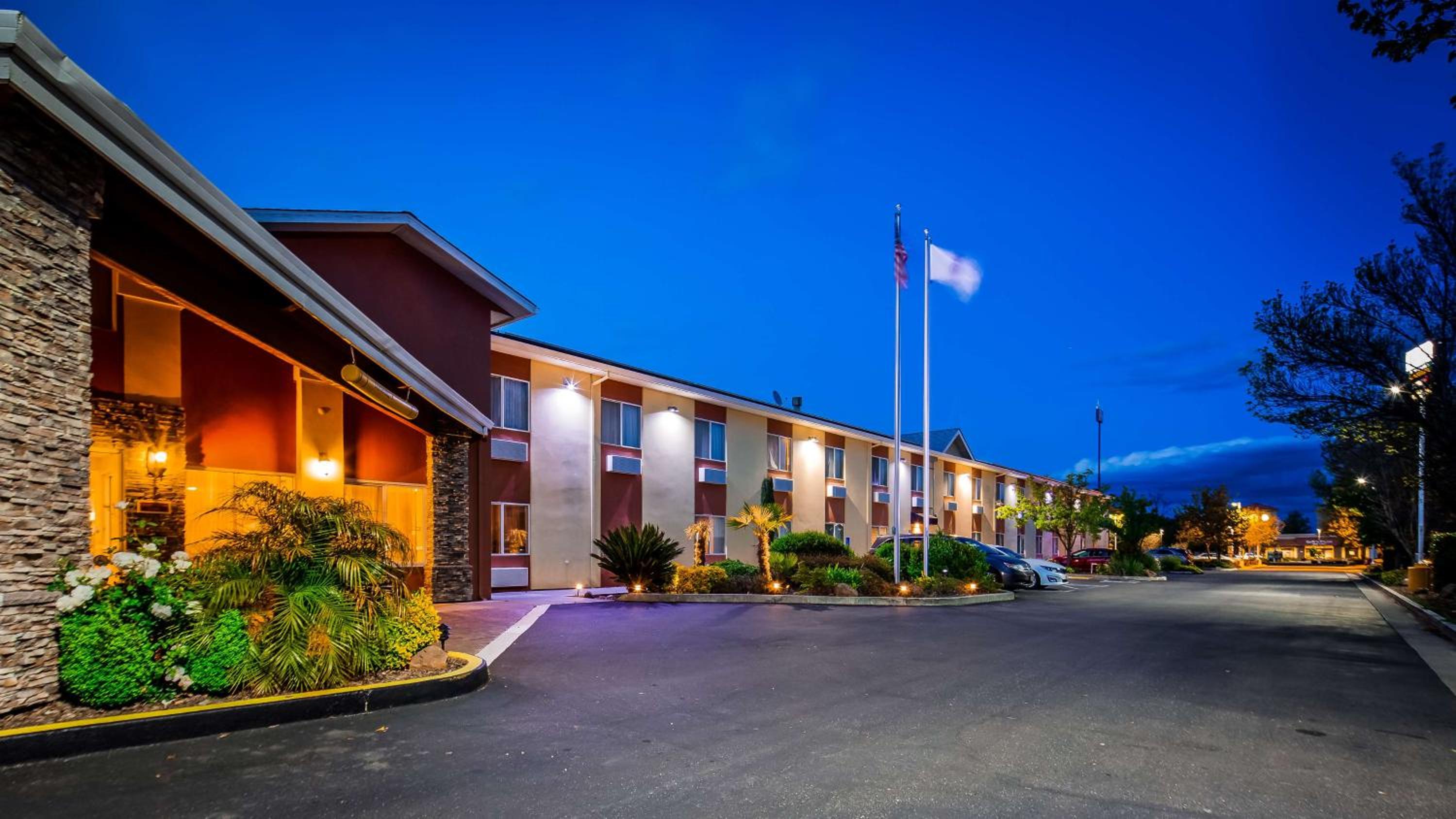 Red Bluff Vacations - Best Western Plus Corning Inn - Property Image 4