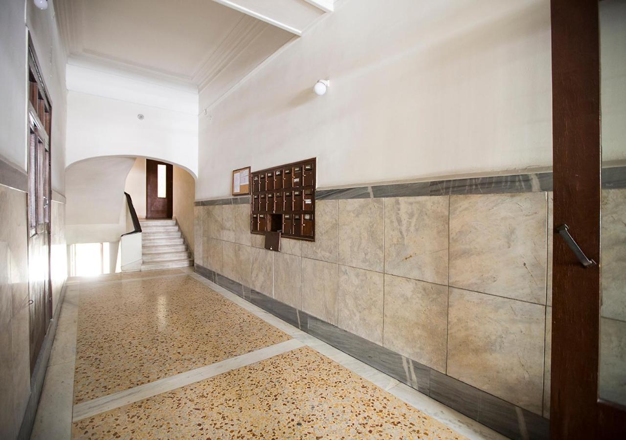 Attractive Flat near the Acropolis Museum & Metro Station by Athenian Homes