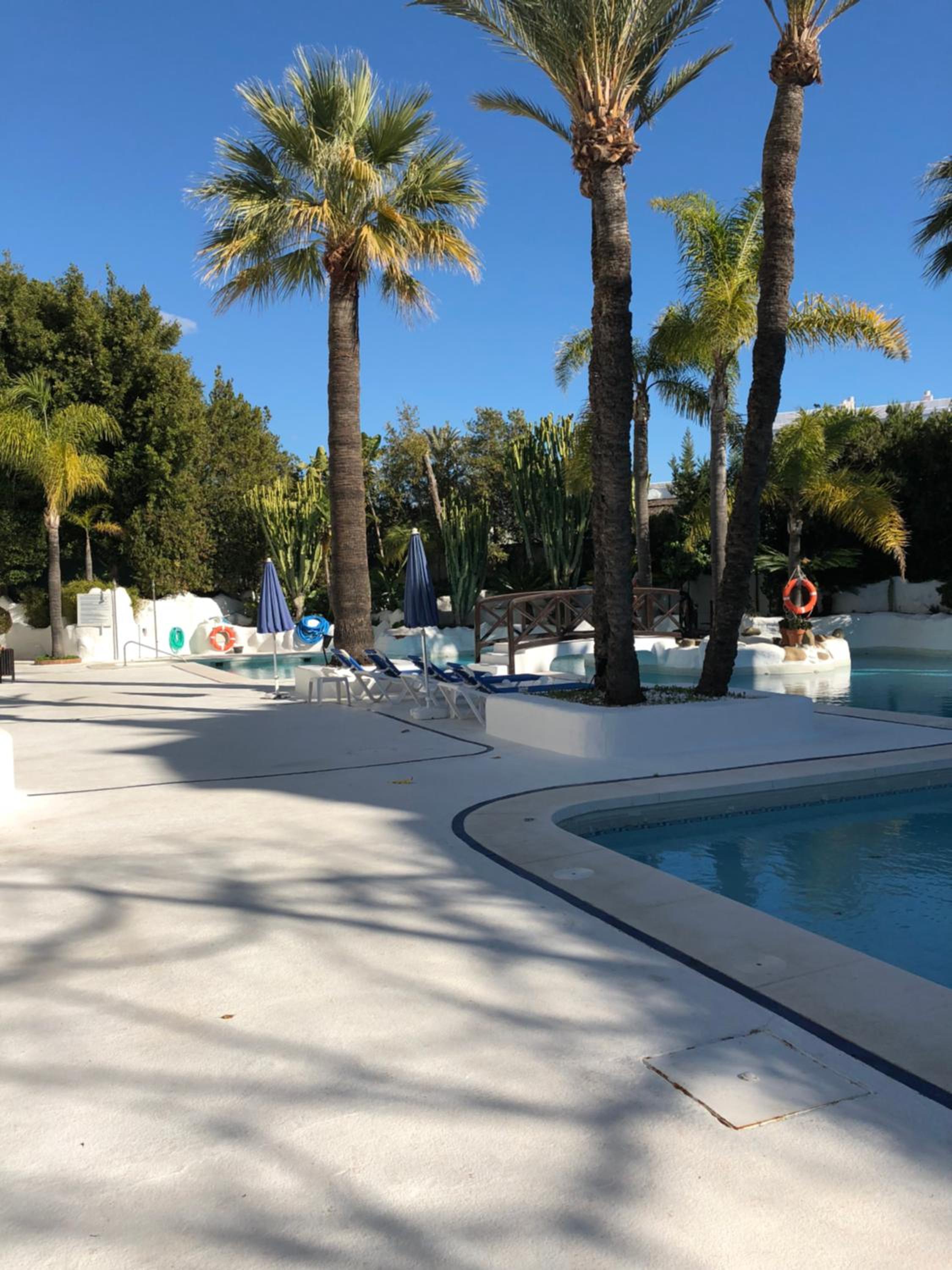 Luxury apartment in La Isla, Puerto Banus - Image 2