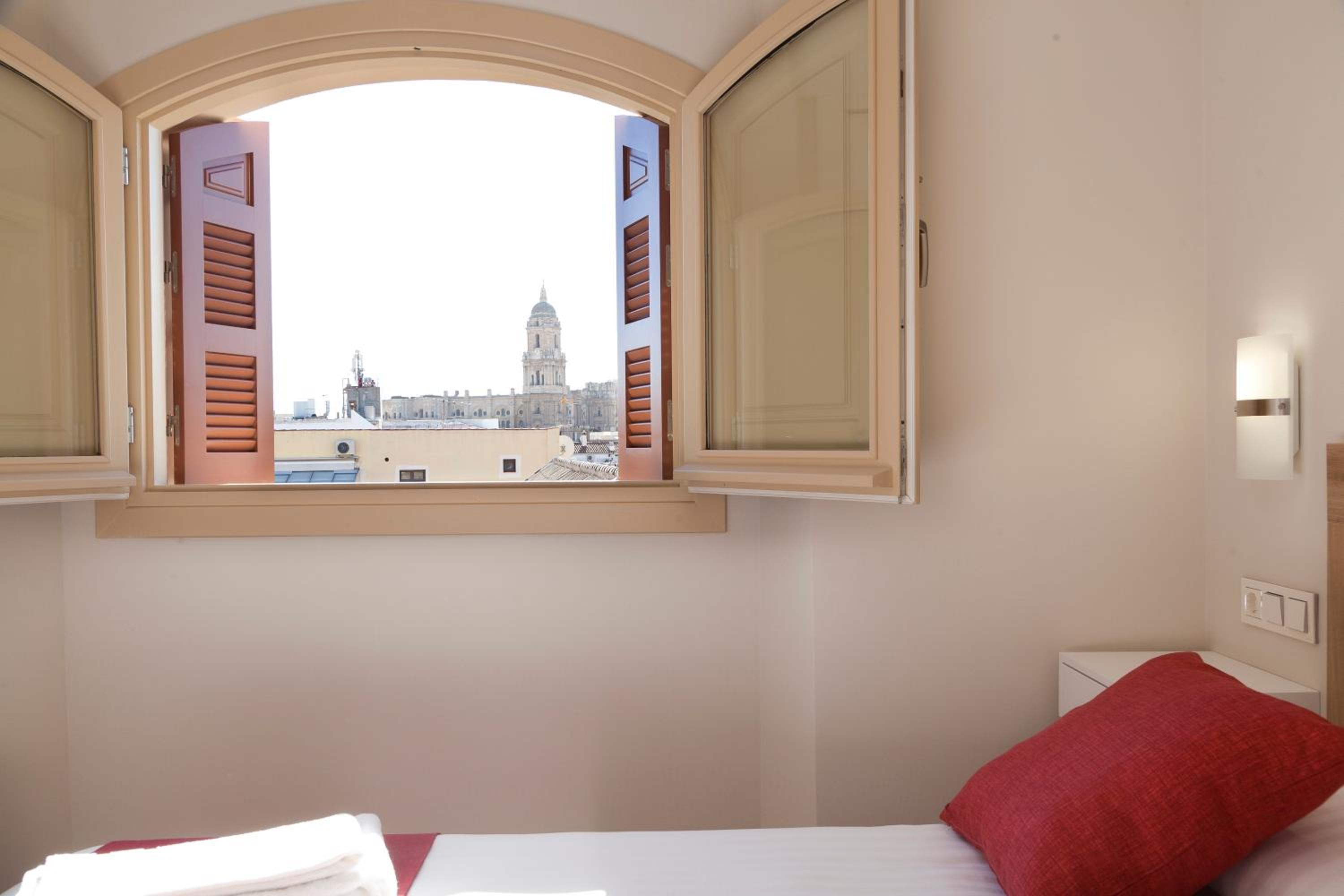 Apartamentos Pinar Málaga Centro - Carretería