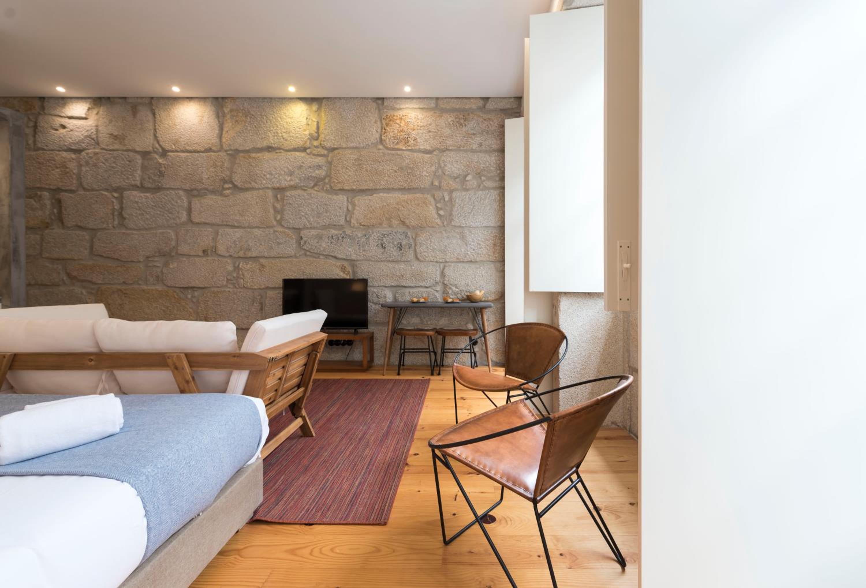 LovelyStay - Rico's Apartment - Almada 2º F view 4
