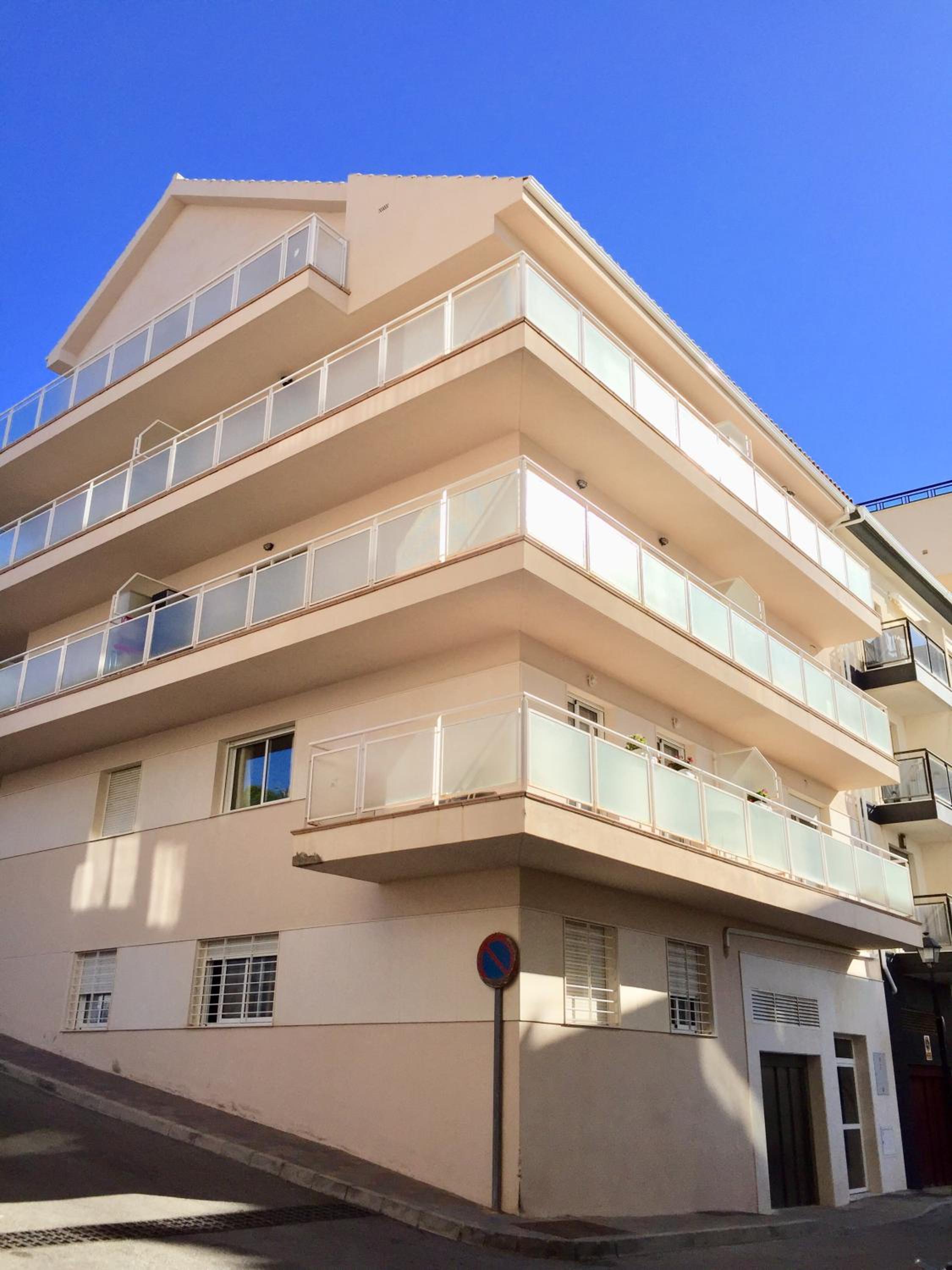 Fuengirola Beach Apartment by Stay Belonio view 5