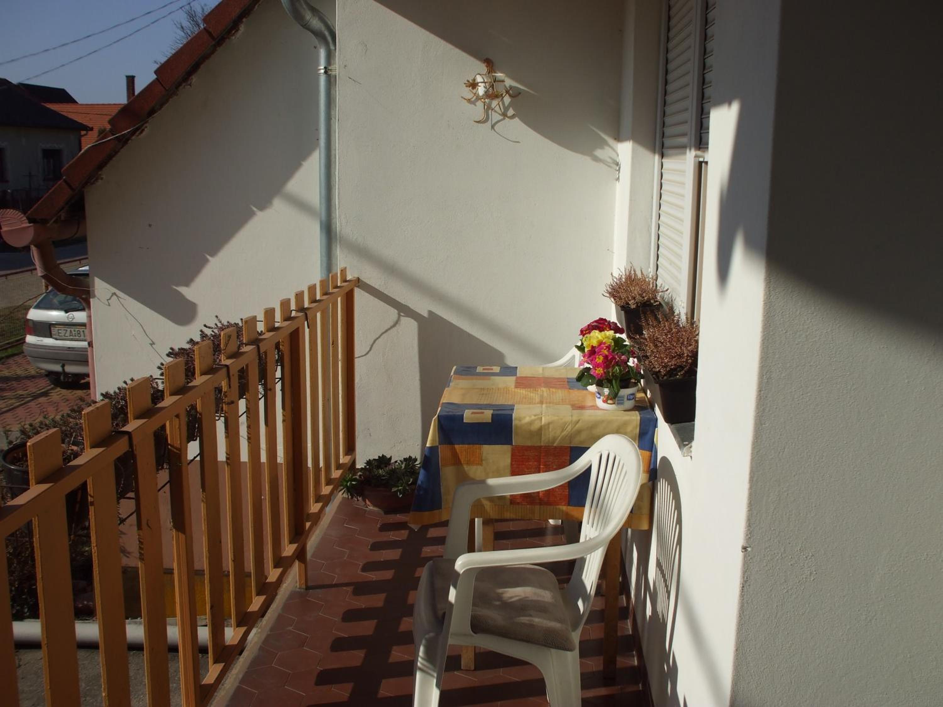 Photo 33