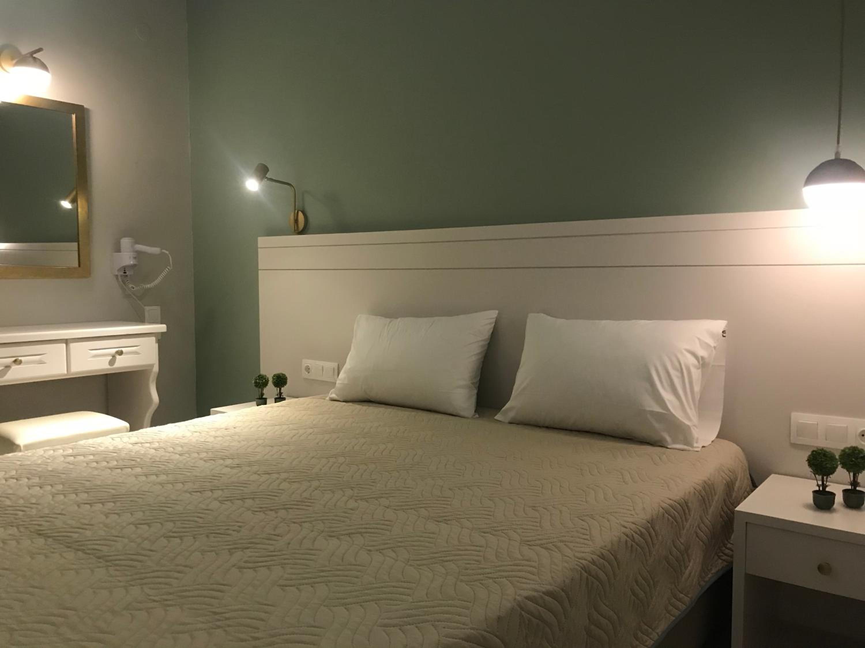 George Deluxe Apartments