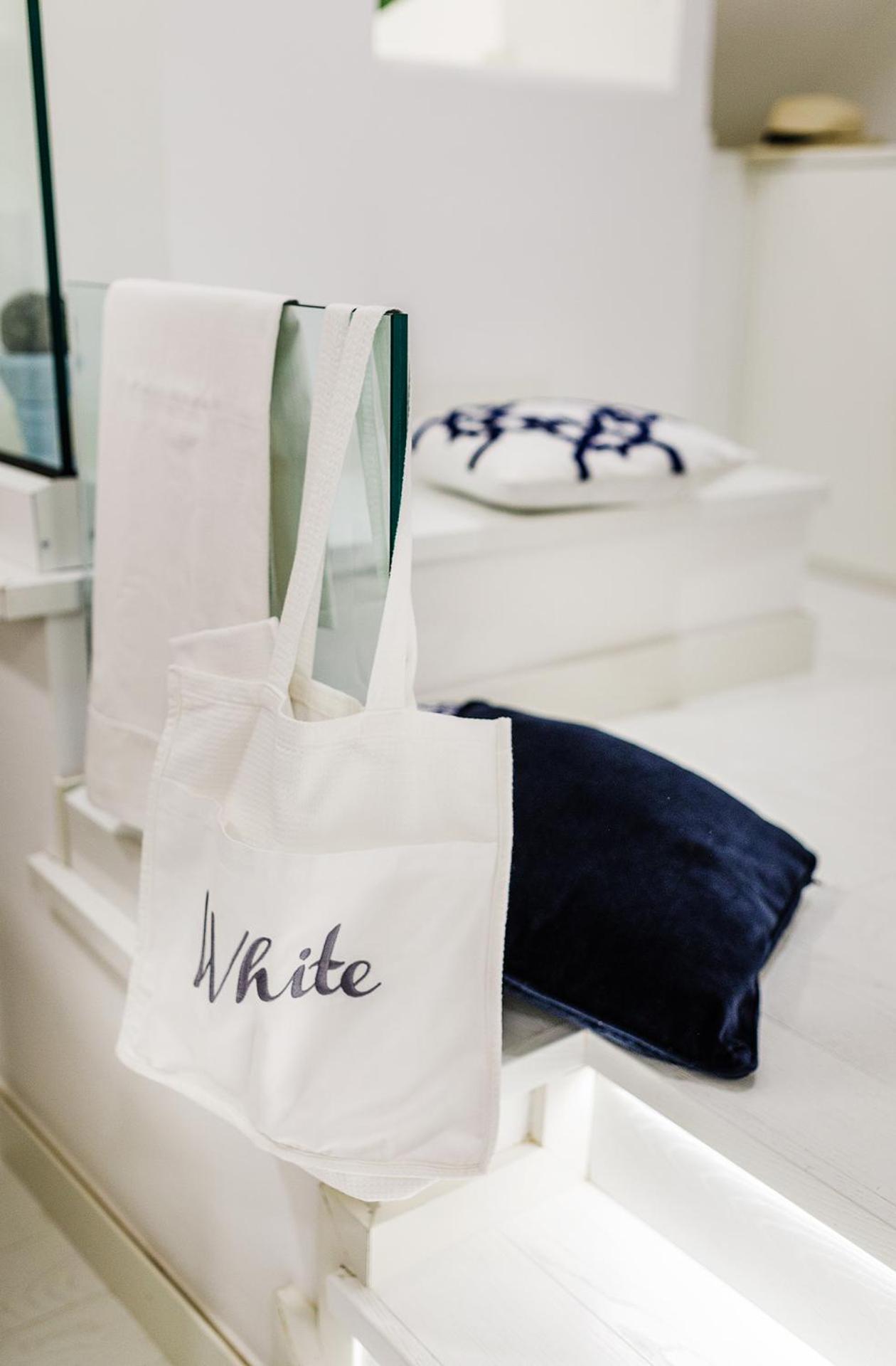 White Stylish Apartments photo 5