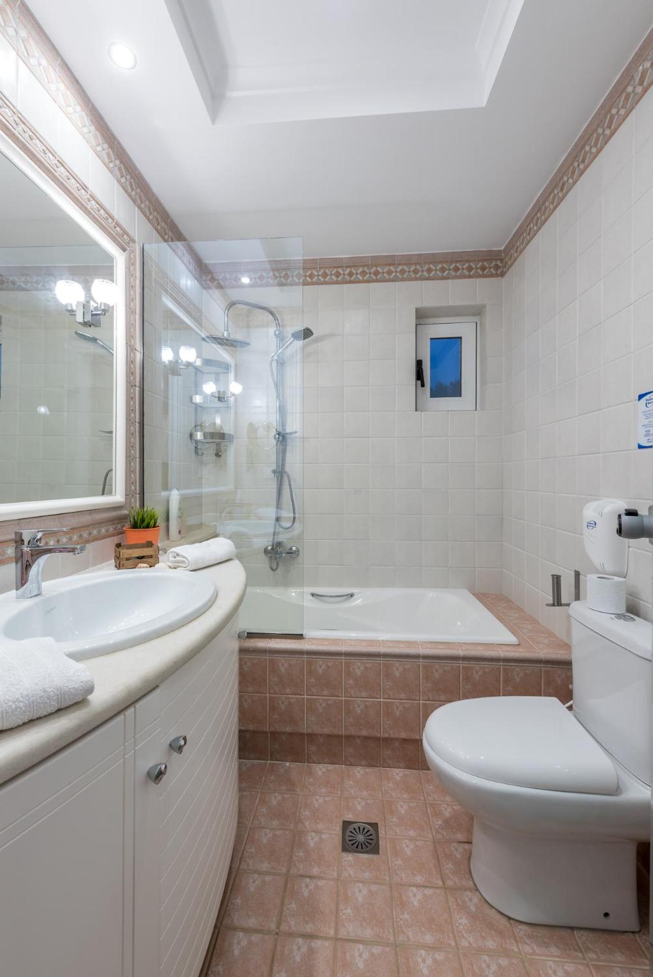 Sea and the city photo 4