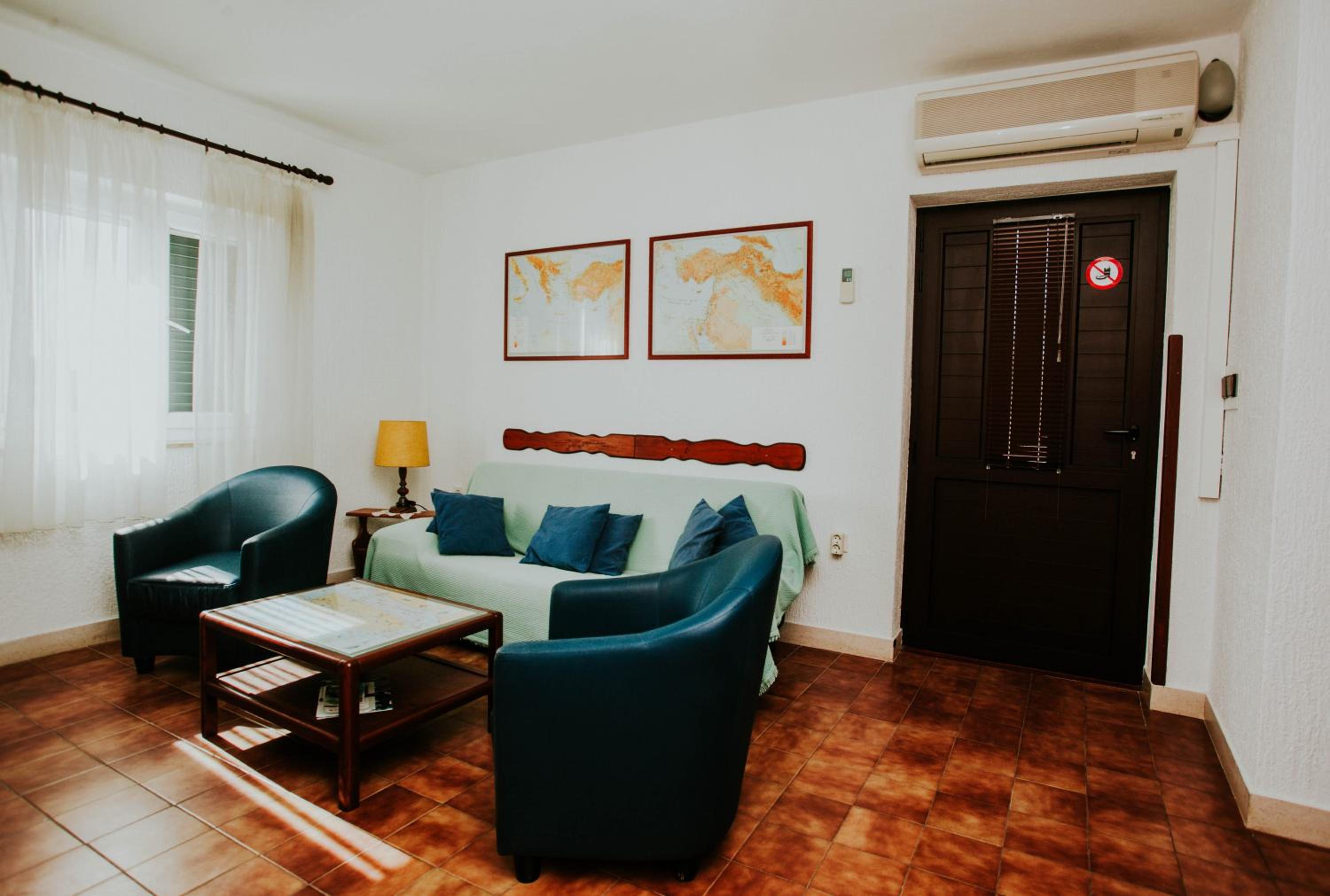 Apartments Doulos