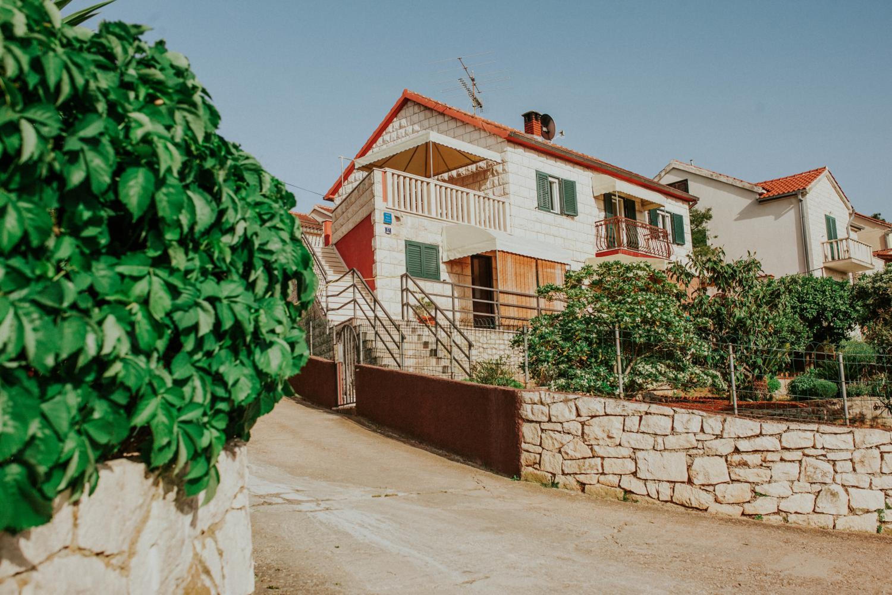 Apartments Doulos