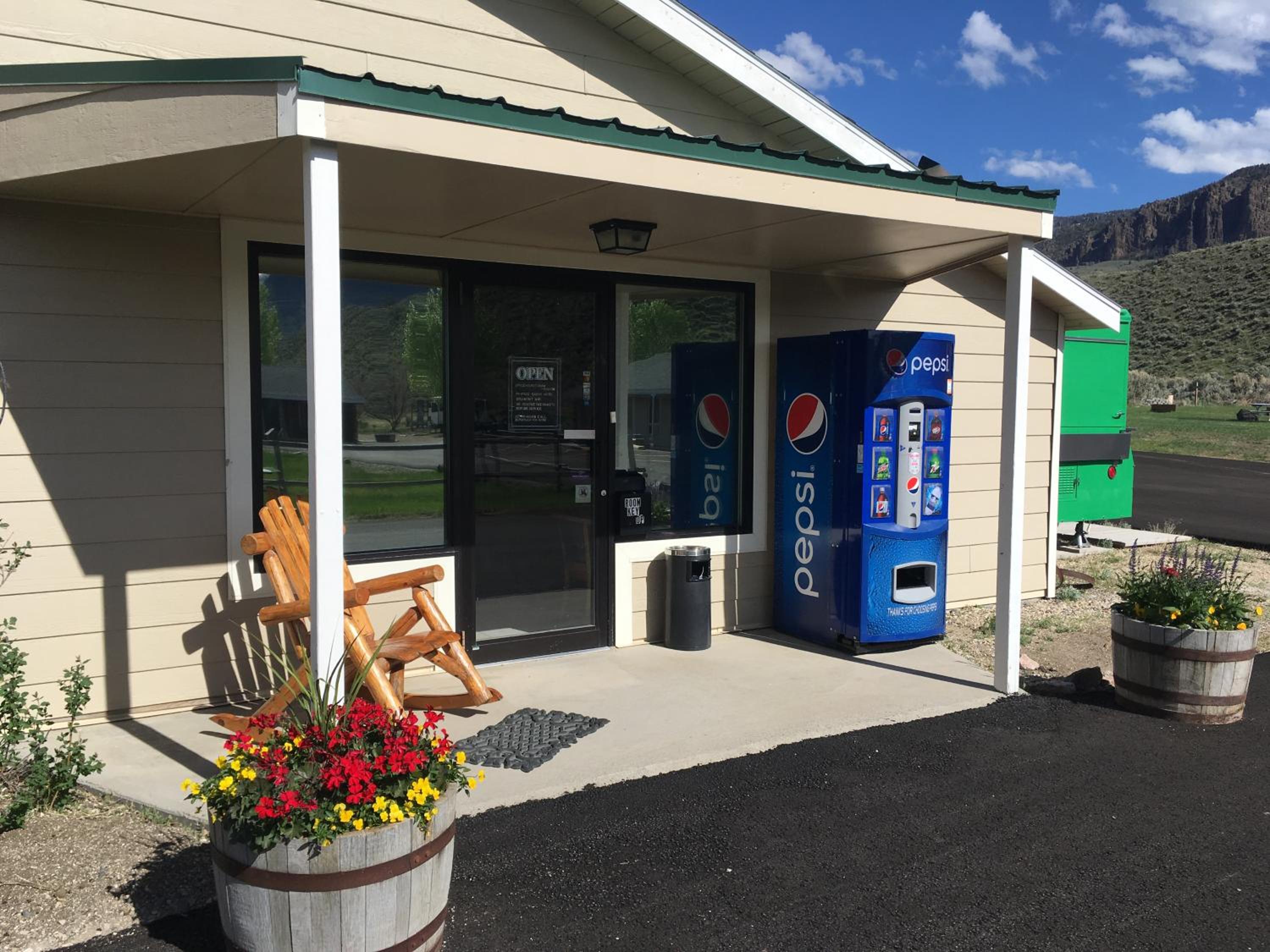 Green Creek Inn and RV Park