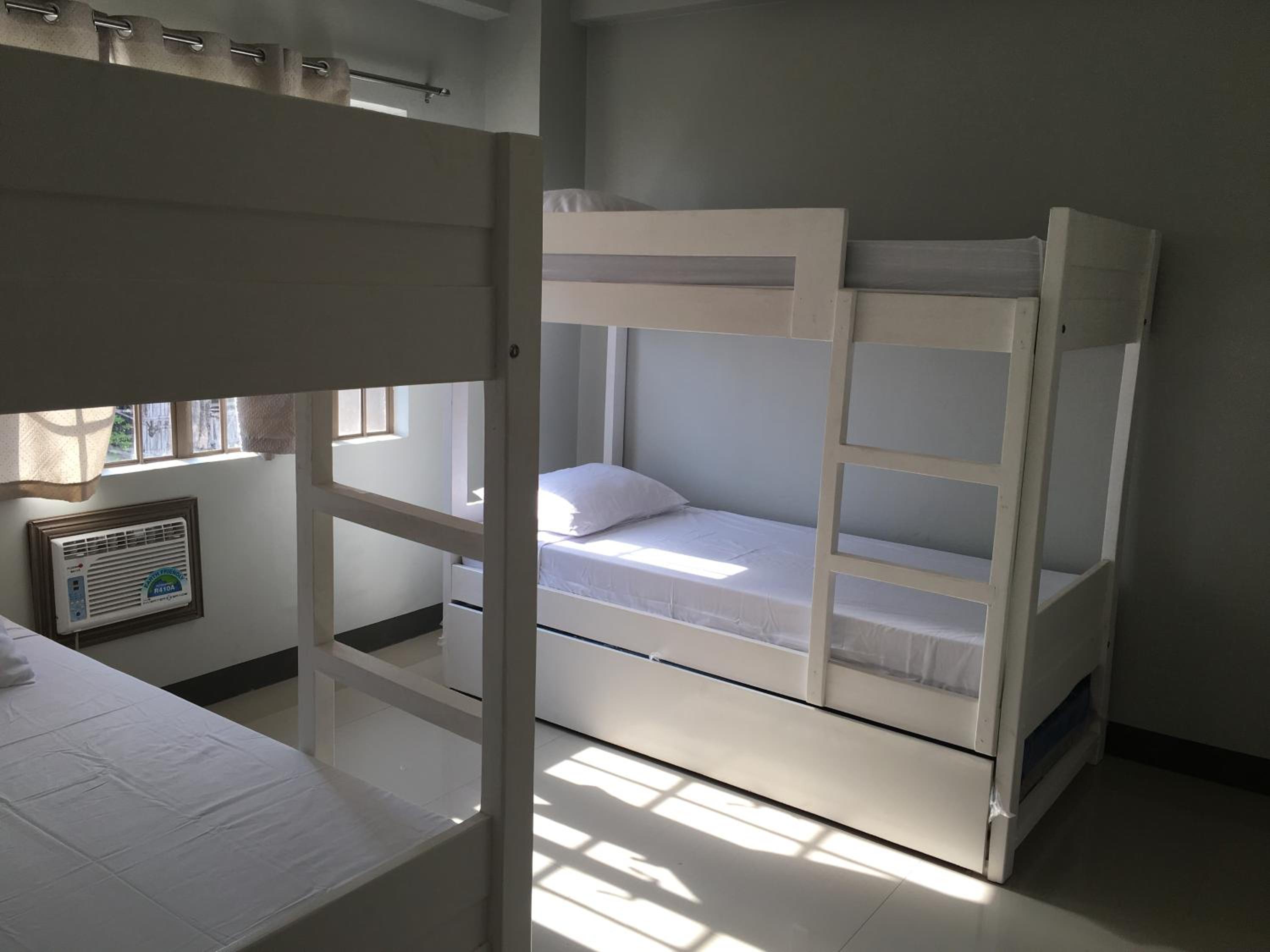 Beinte Singko de Marso Apartments