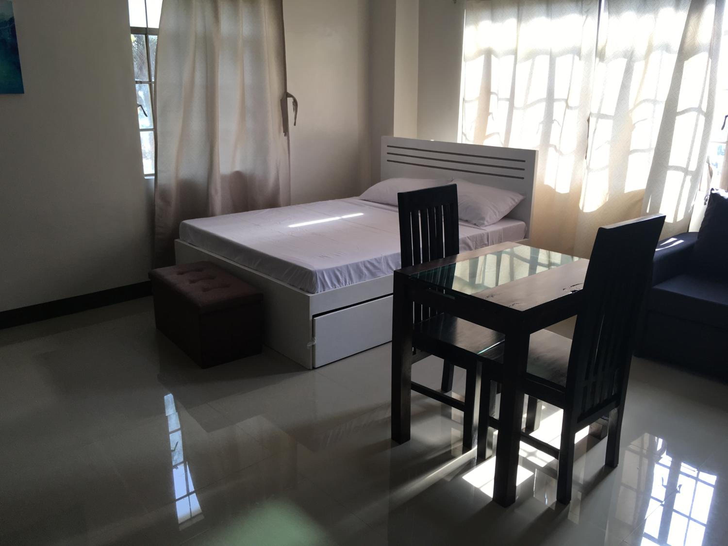 Beinte Singko de Marso Apartments