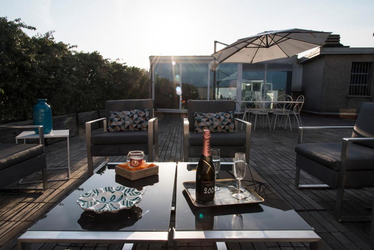 LUXURIOUS 4BDR PENTHOUSE NEAR DUOMO CATHEDRAL photo 3