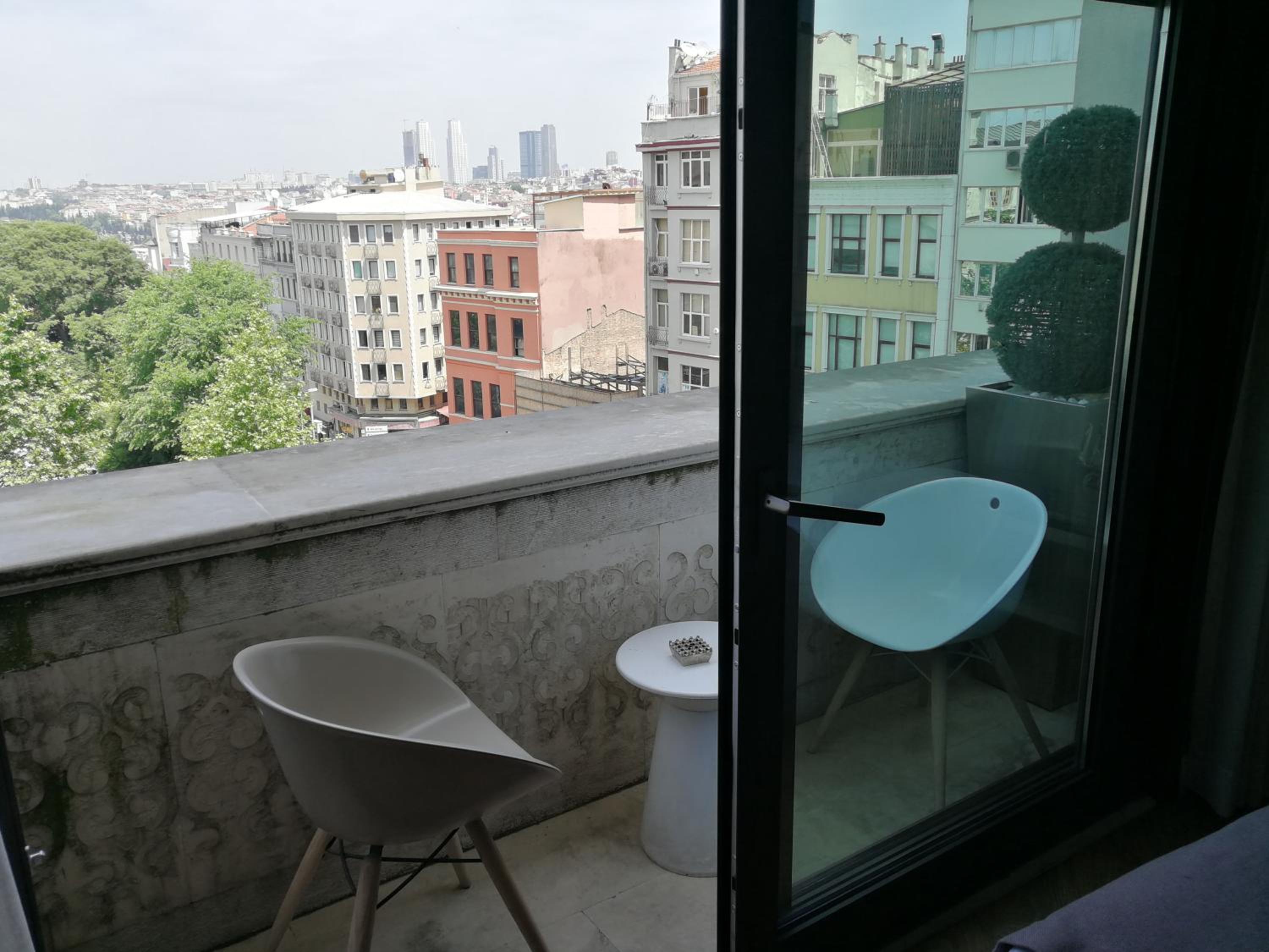 Maroon Otel Pera - Image 25