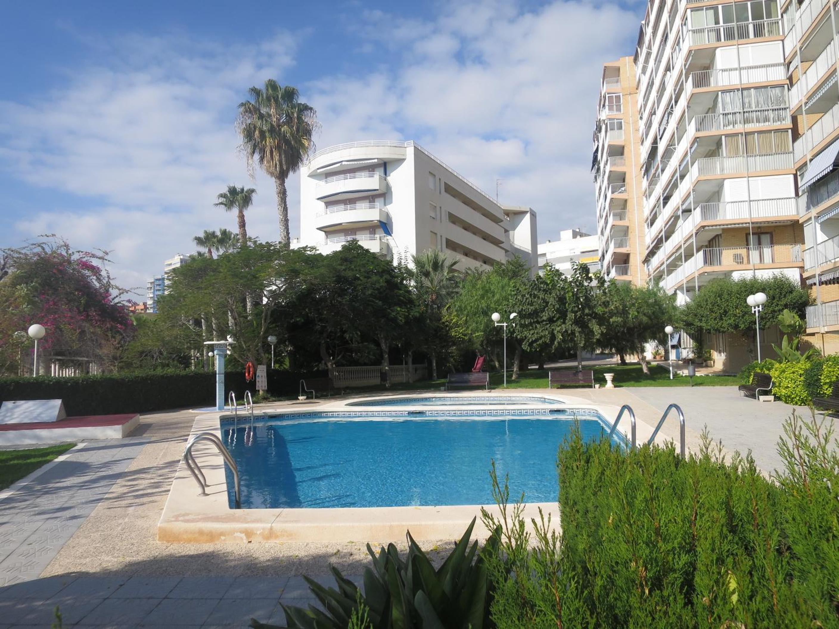 Coqueto apartamento sobre el mar