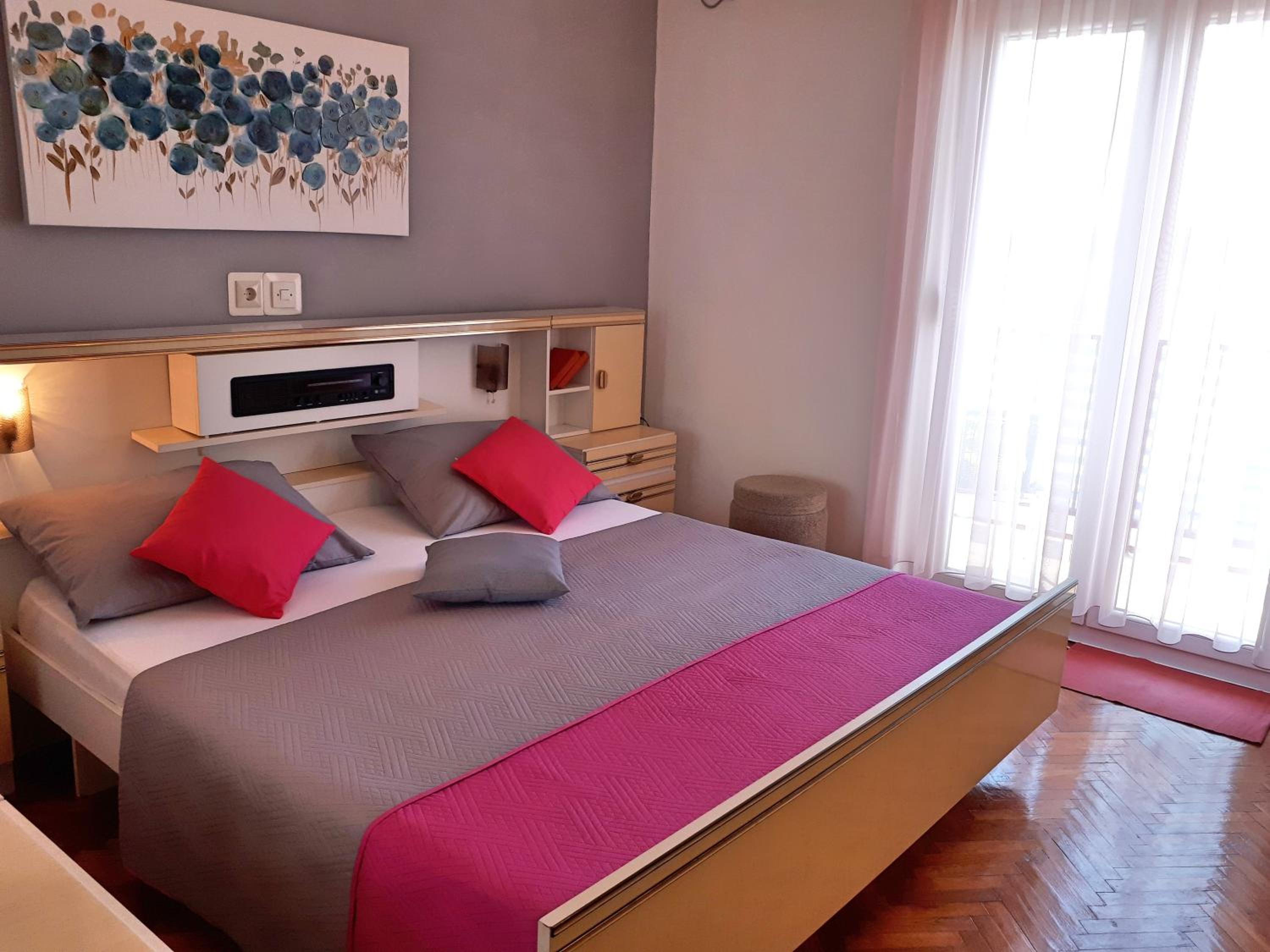 Apartments Ema