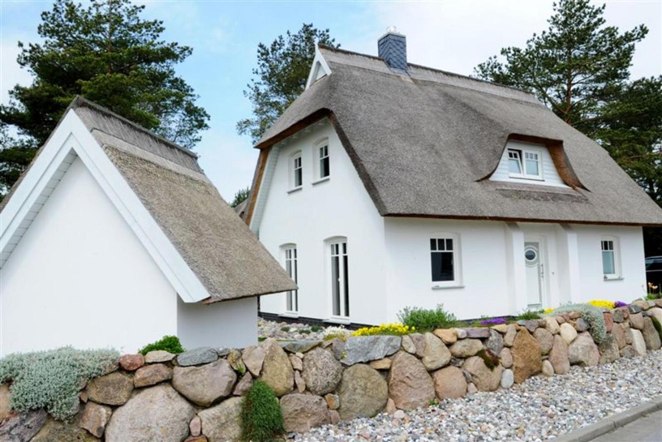 Ferienhaus Rubin mit Sauna und Kamin, Reetdachhaus am Walde