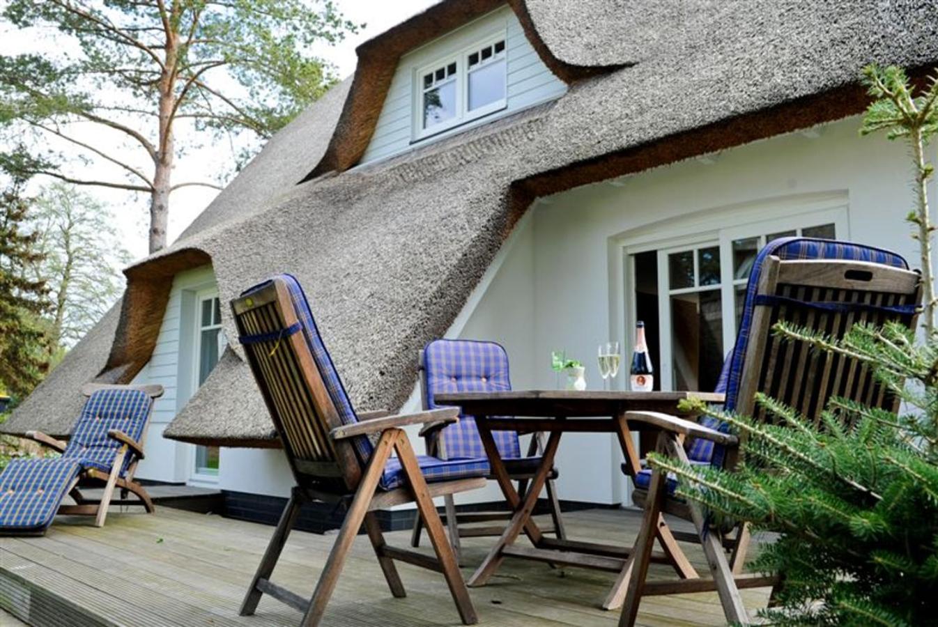 Ferienhaus Rubin mit Sauna und Kamin, Reetdachhaus am Walde