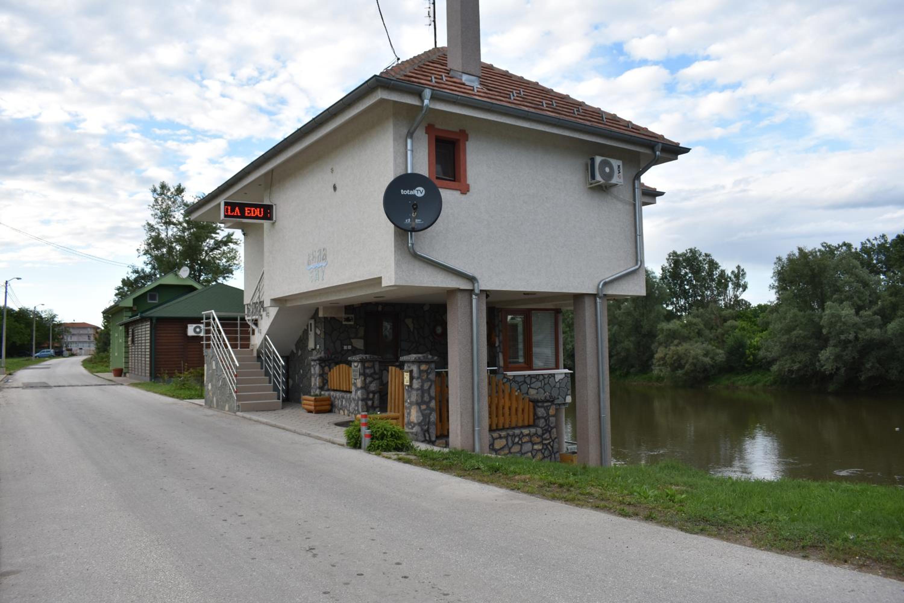Photo 23