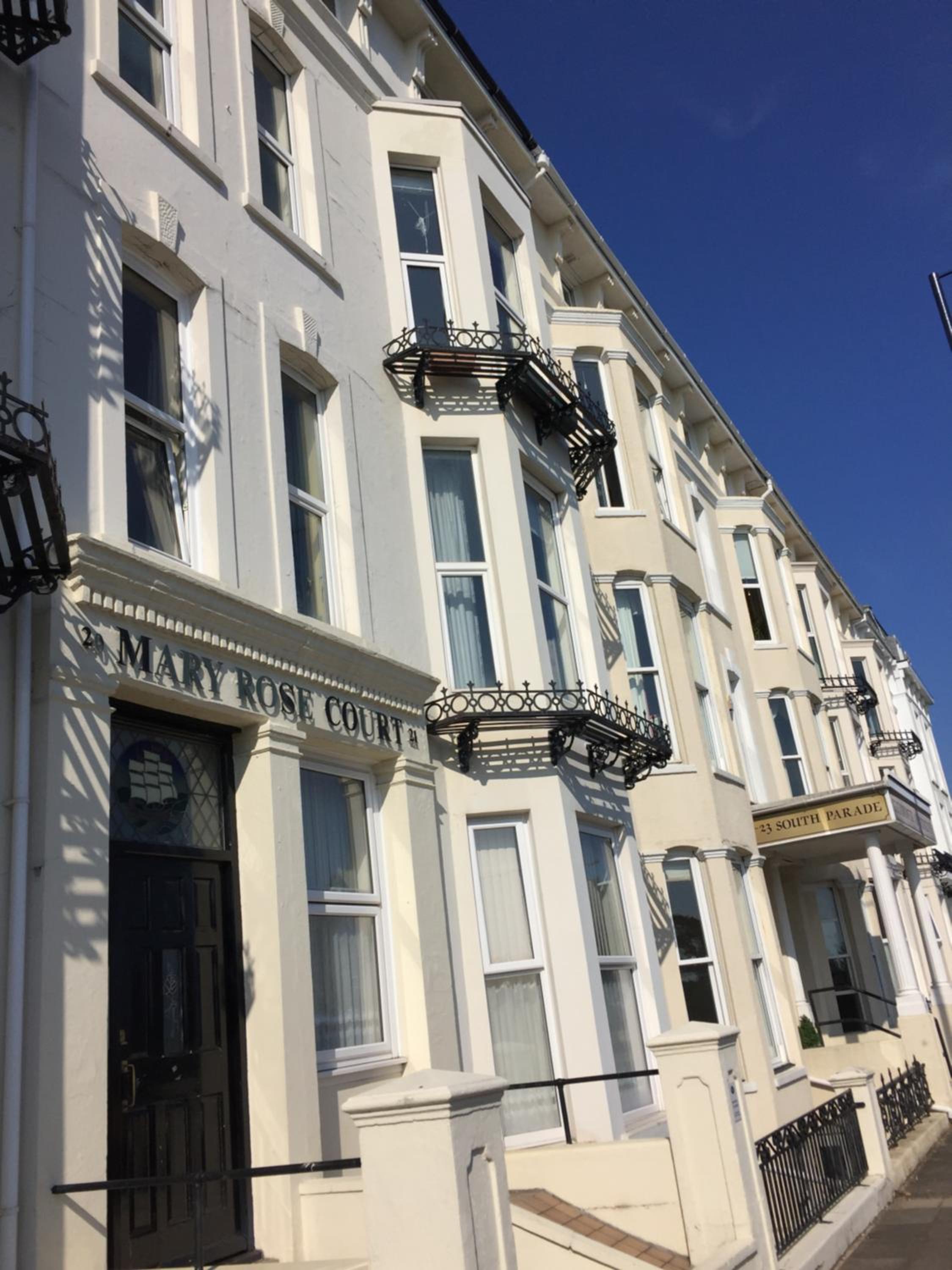 Modern One Bedroom Apartment near the seafront