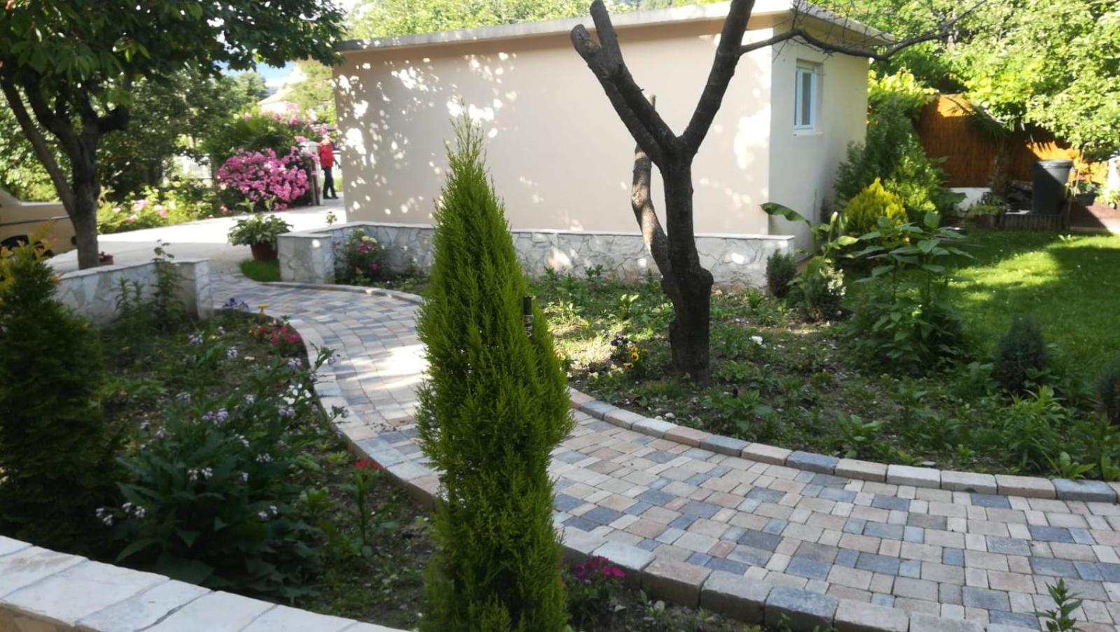 Riverside Guesthouse
