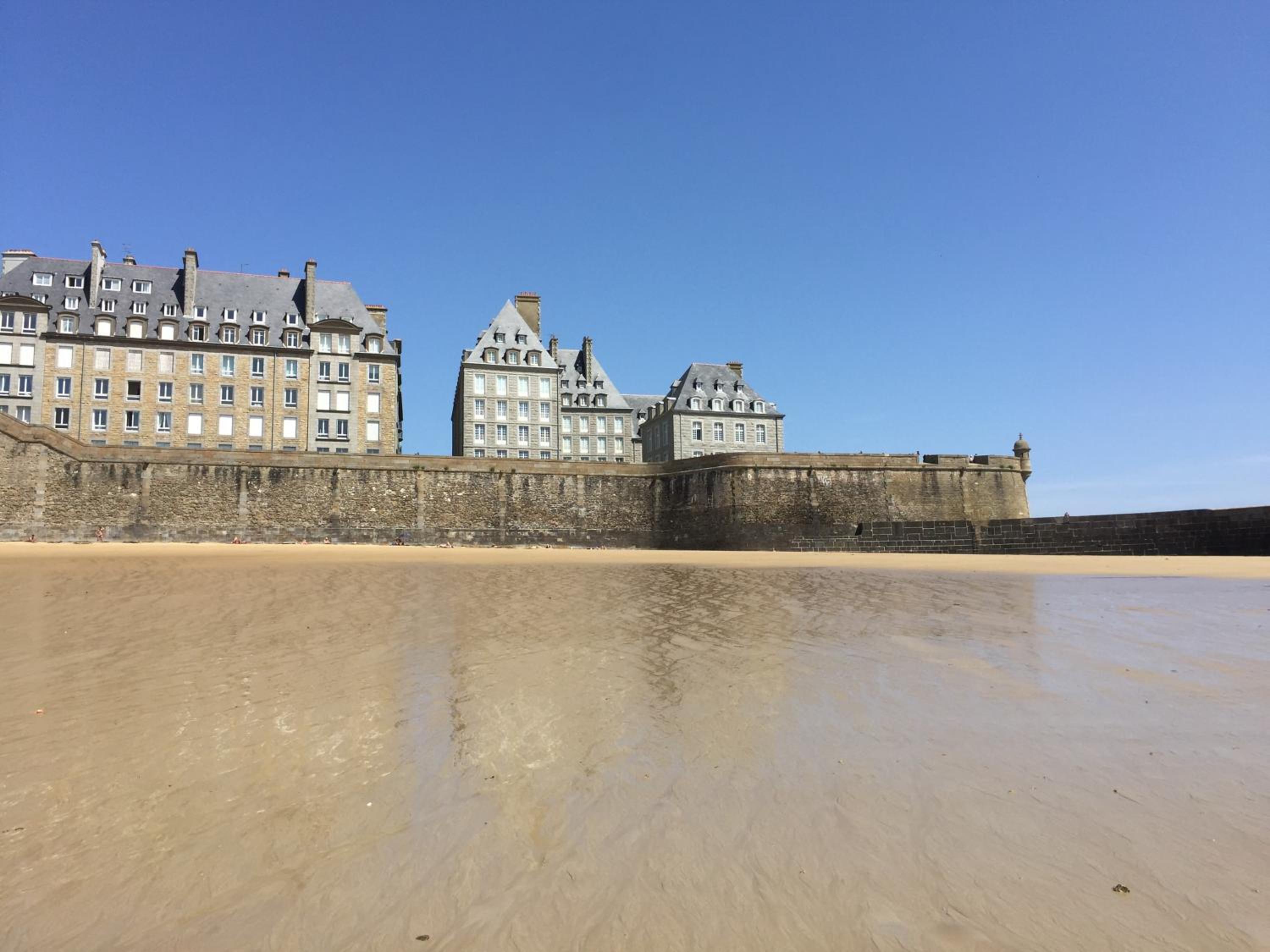 Hotel Au Bon Accueil - Image 1