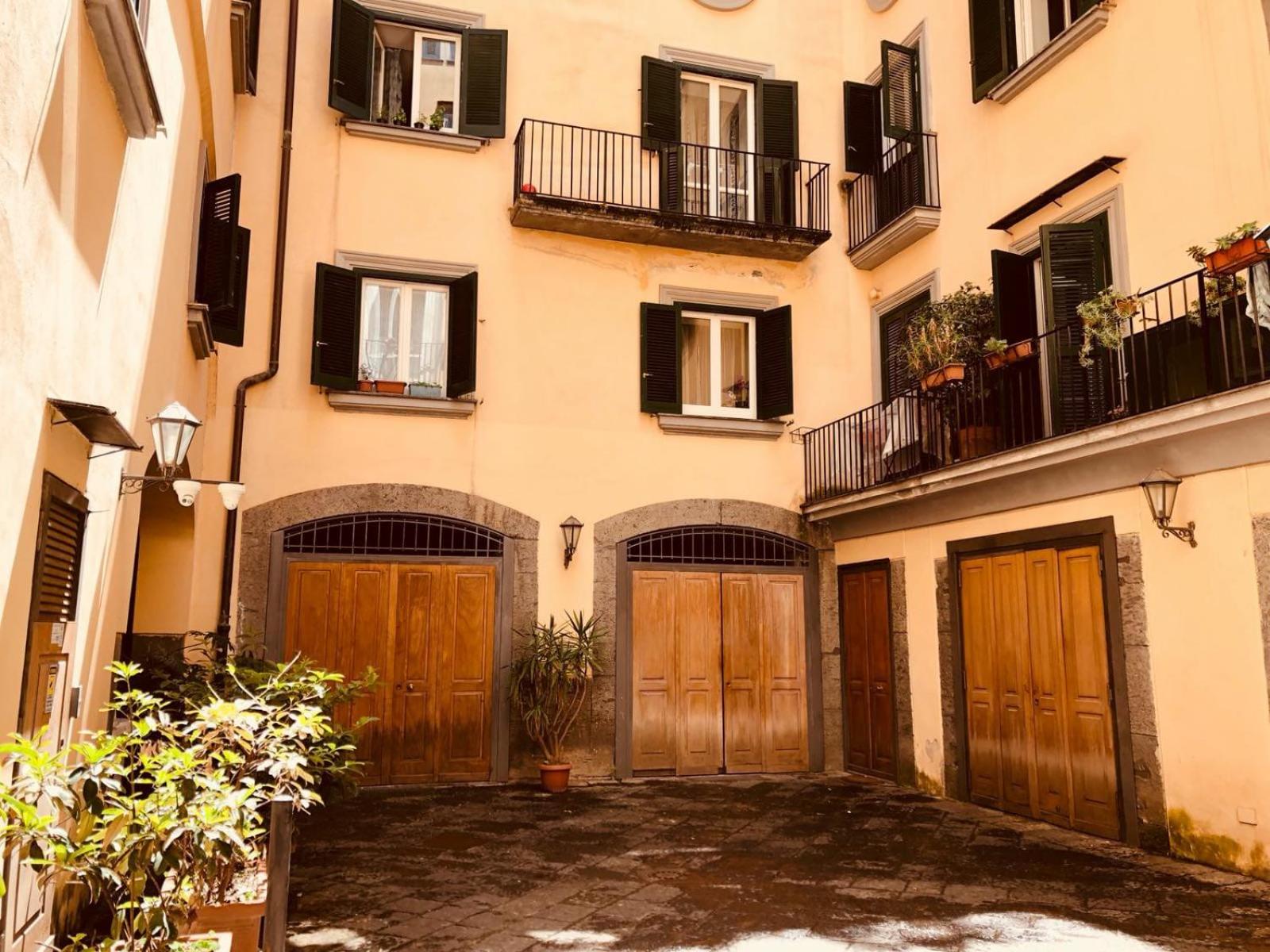 Apartment in Santa Chiara, The Heart of Naples