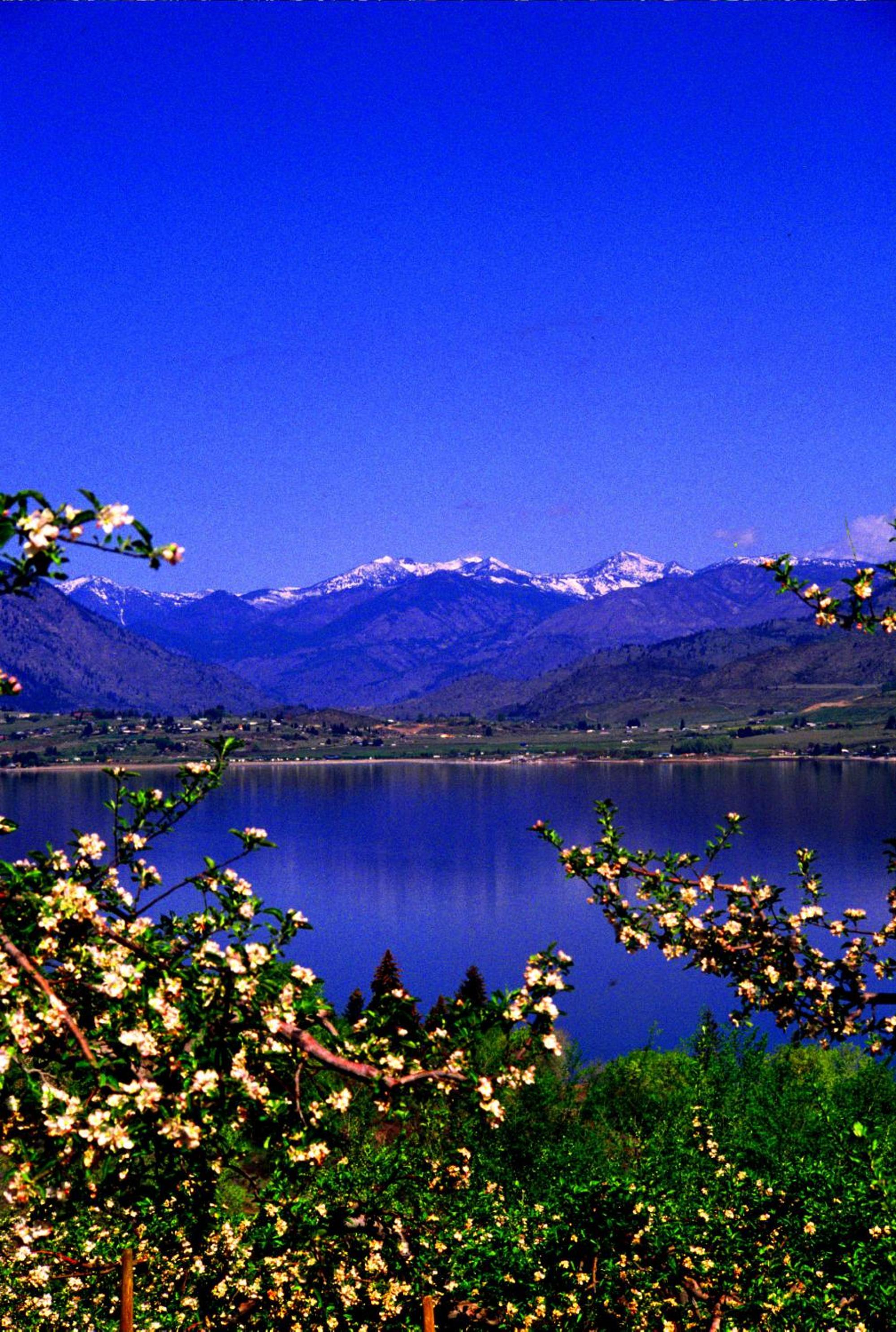 Lakeside Lodge and Suites