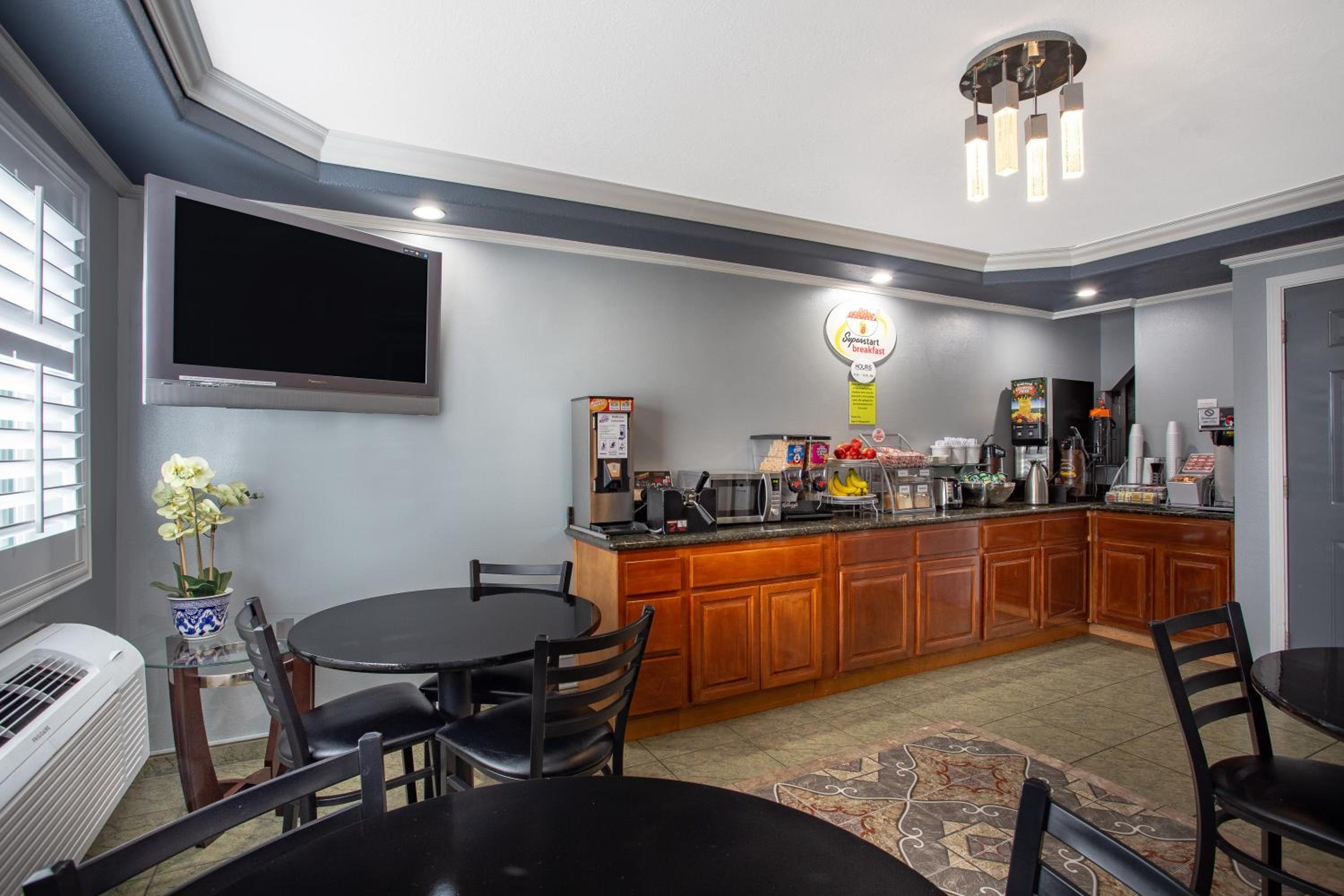 Chico Vacations - Super 8 by Wyndham Chico - Property Image 12