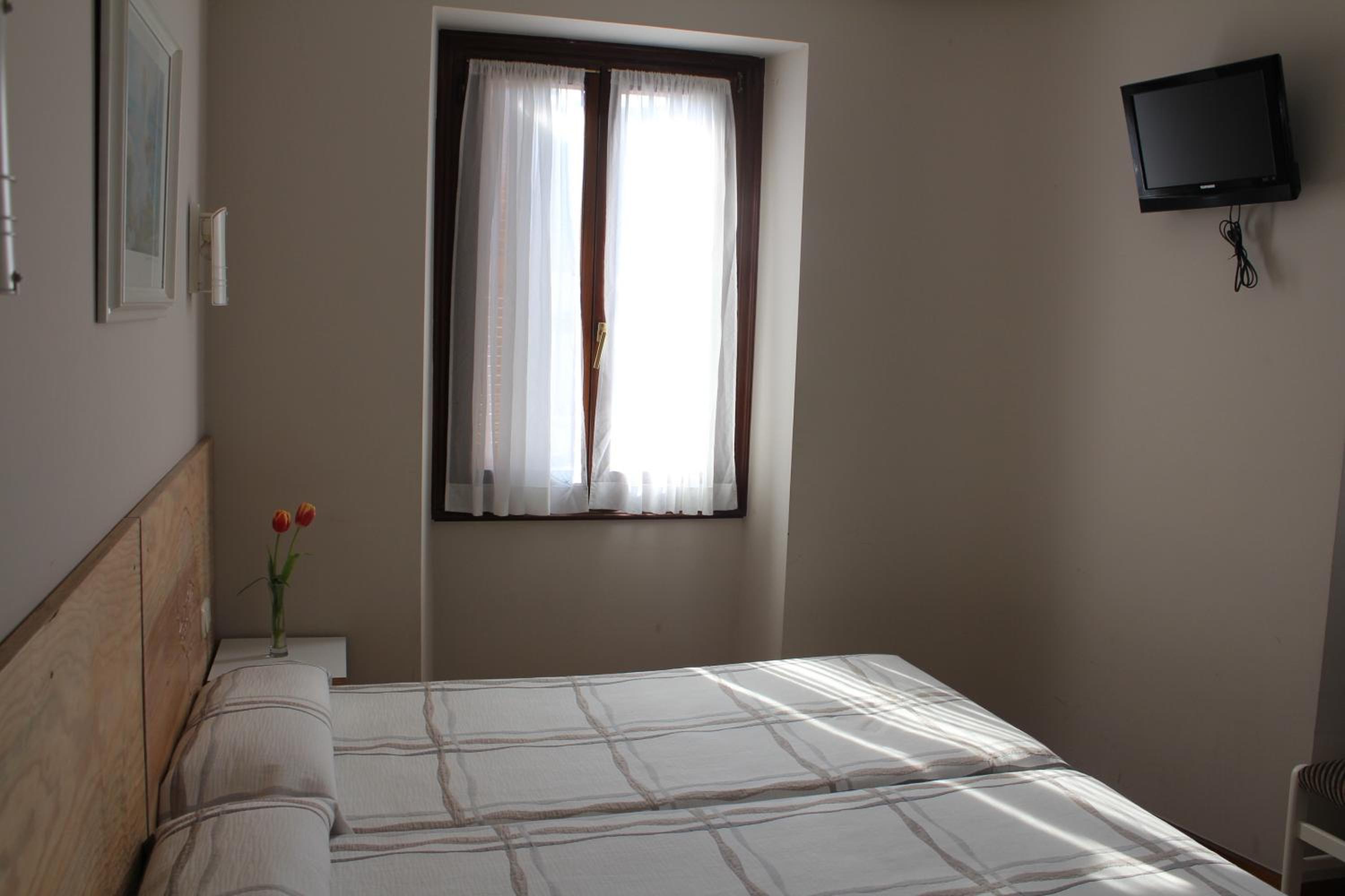 Photo 33