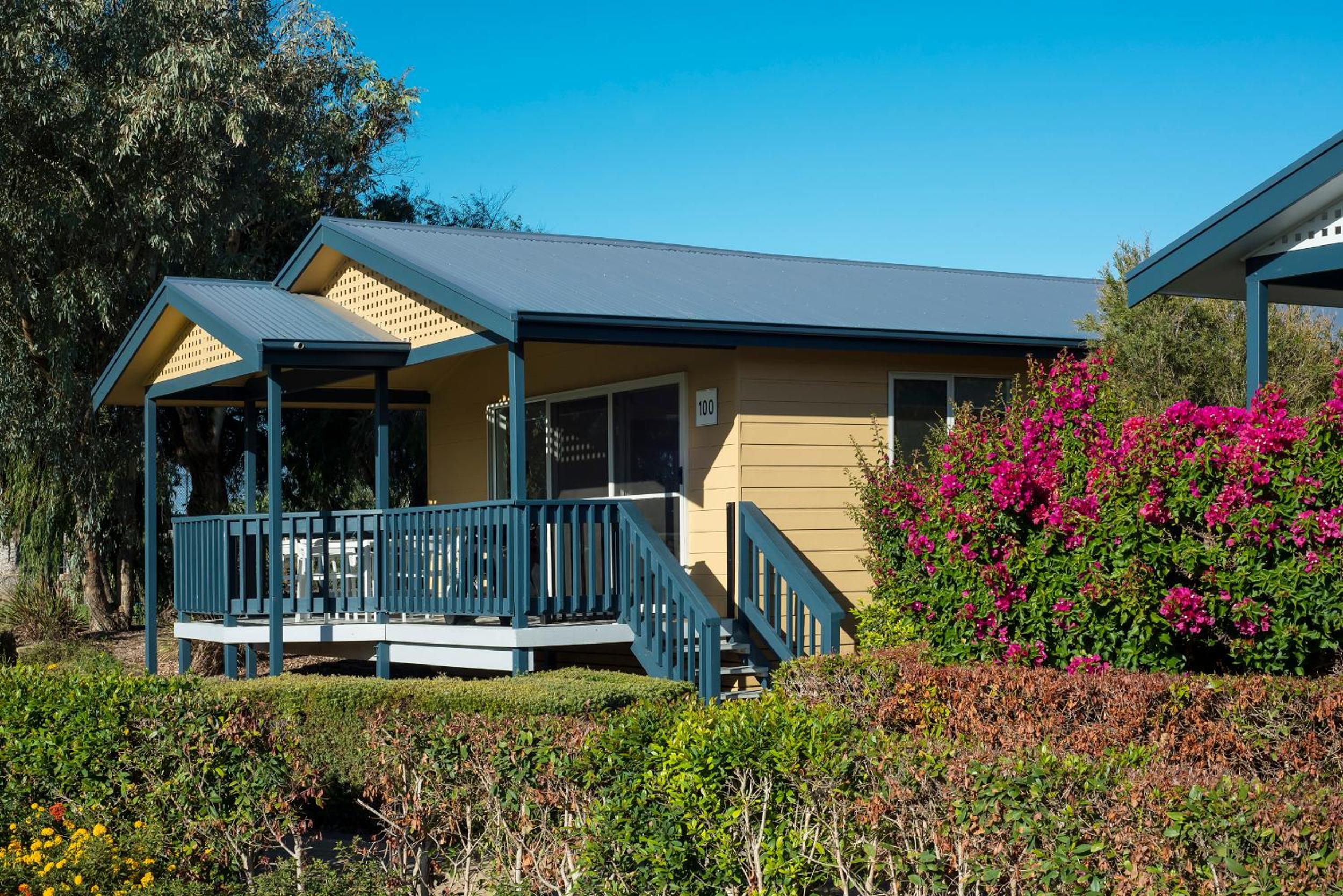 Hotel The Retreat West Beach Parks - Image 1