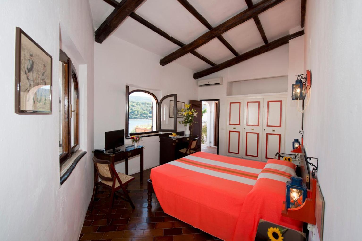 Residence Cala Di Mola view 3