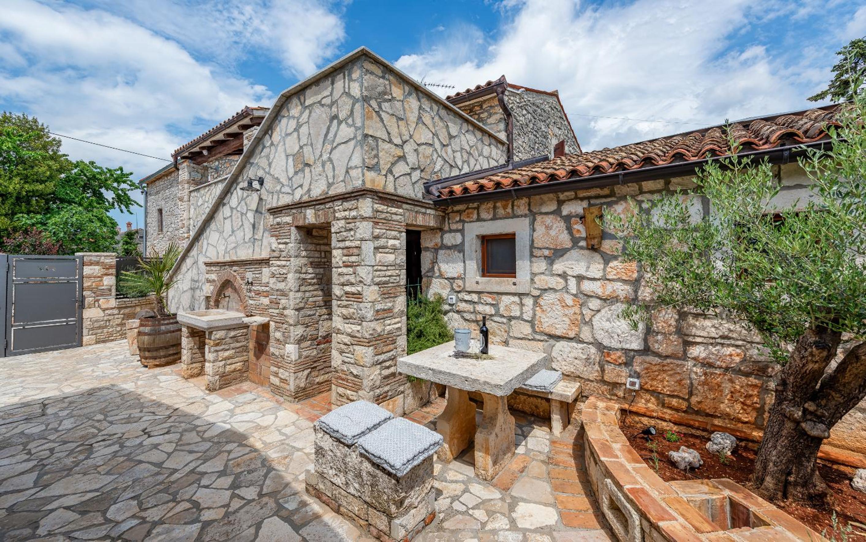 Casa Di Roccia view 4