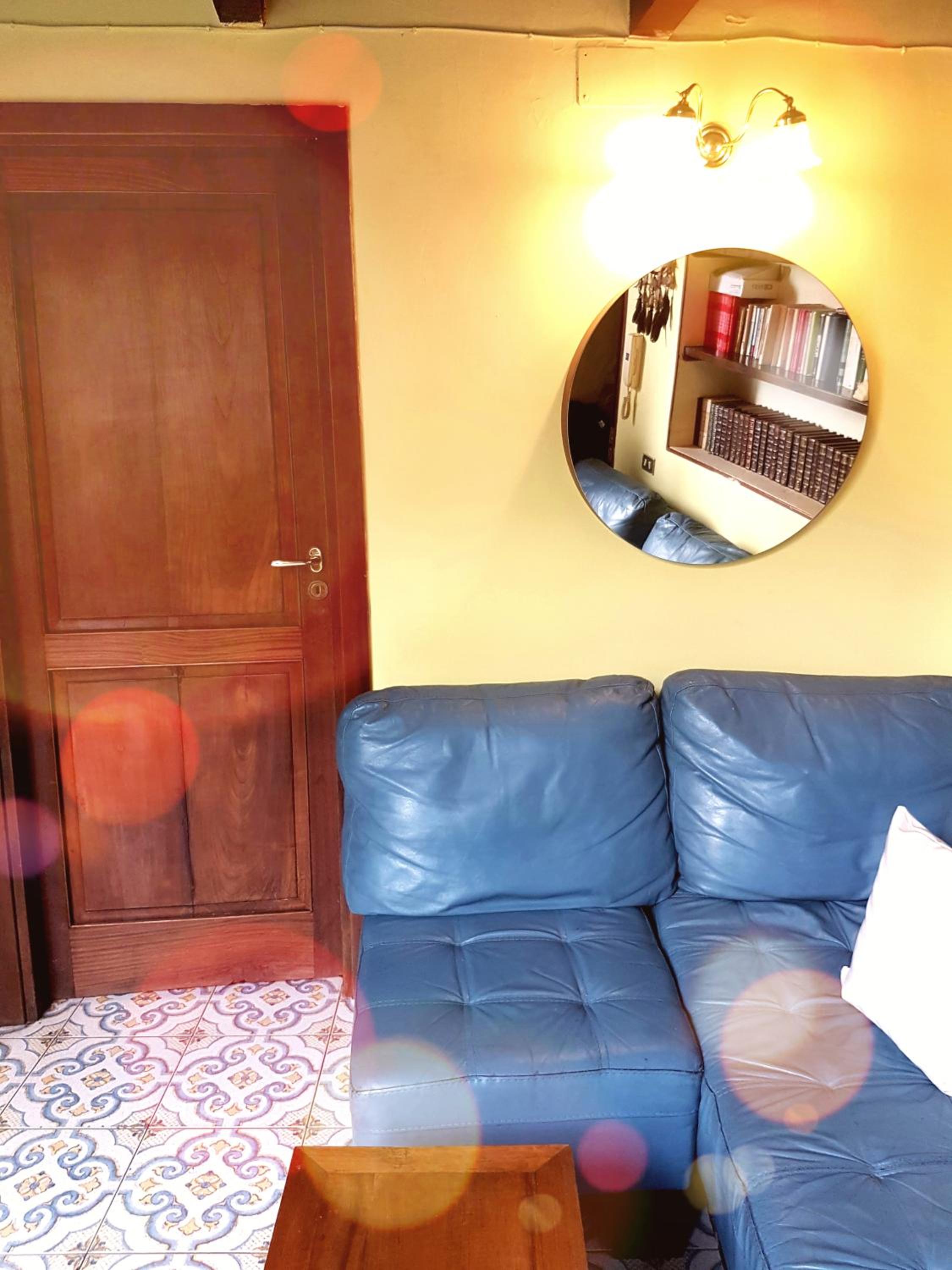 GoldenCube Guest House