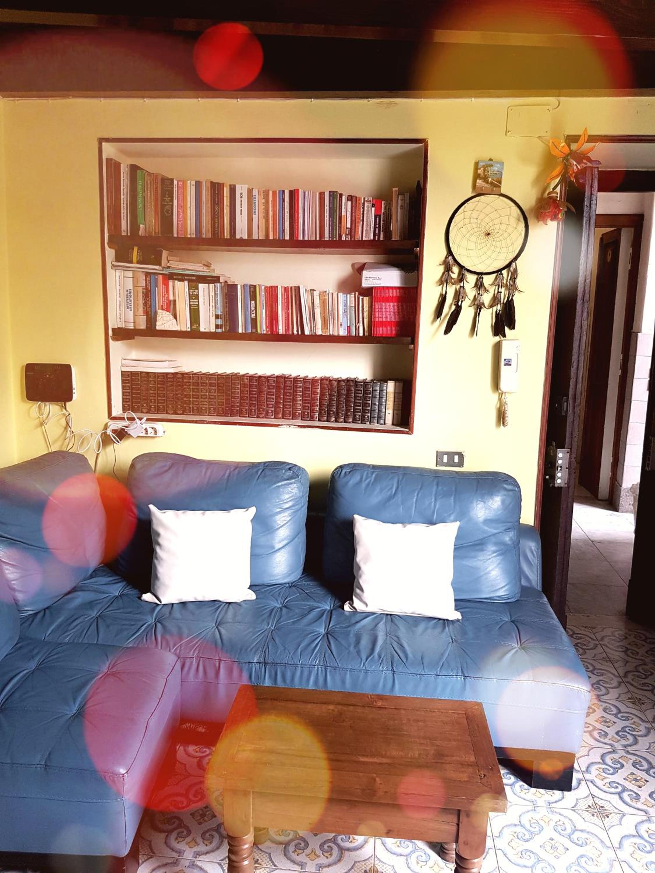 GoldenCube Guest House
