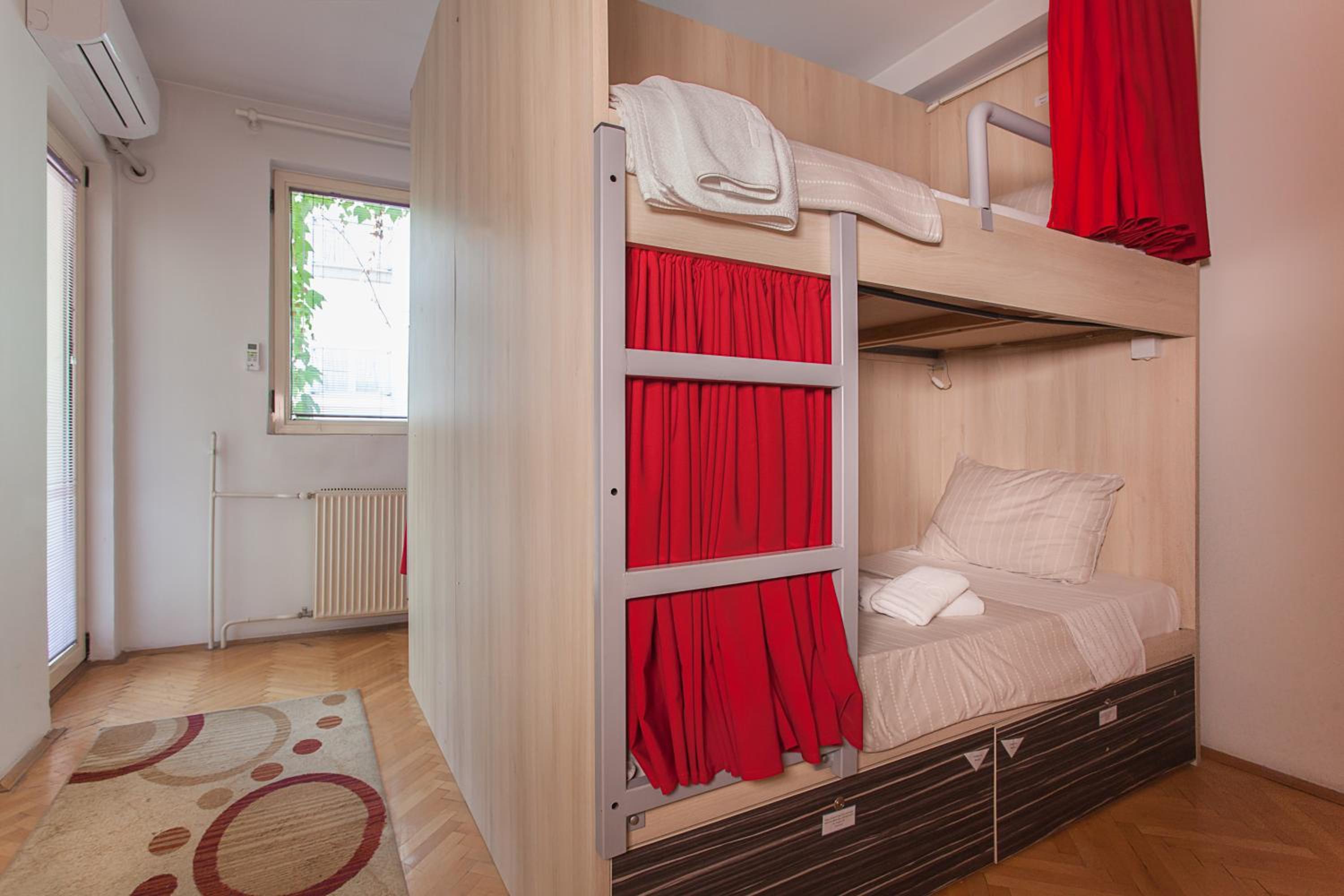 Urban Hostel & Apartments