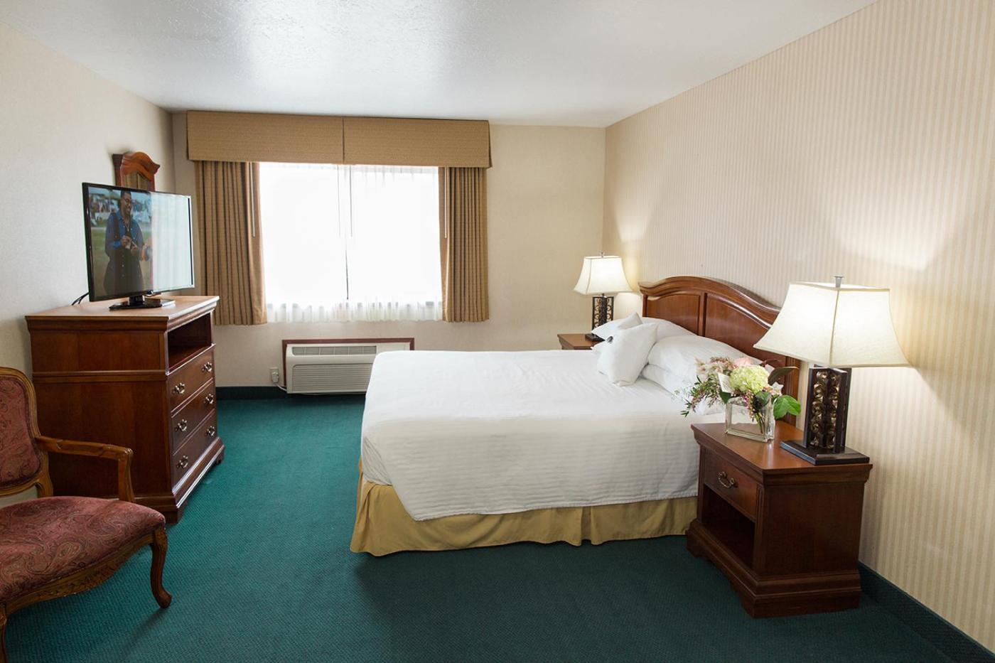 Medford Vacations - Rogue Regency Inn Suites - Property Image 32