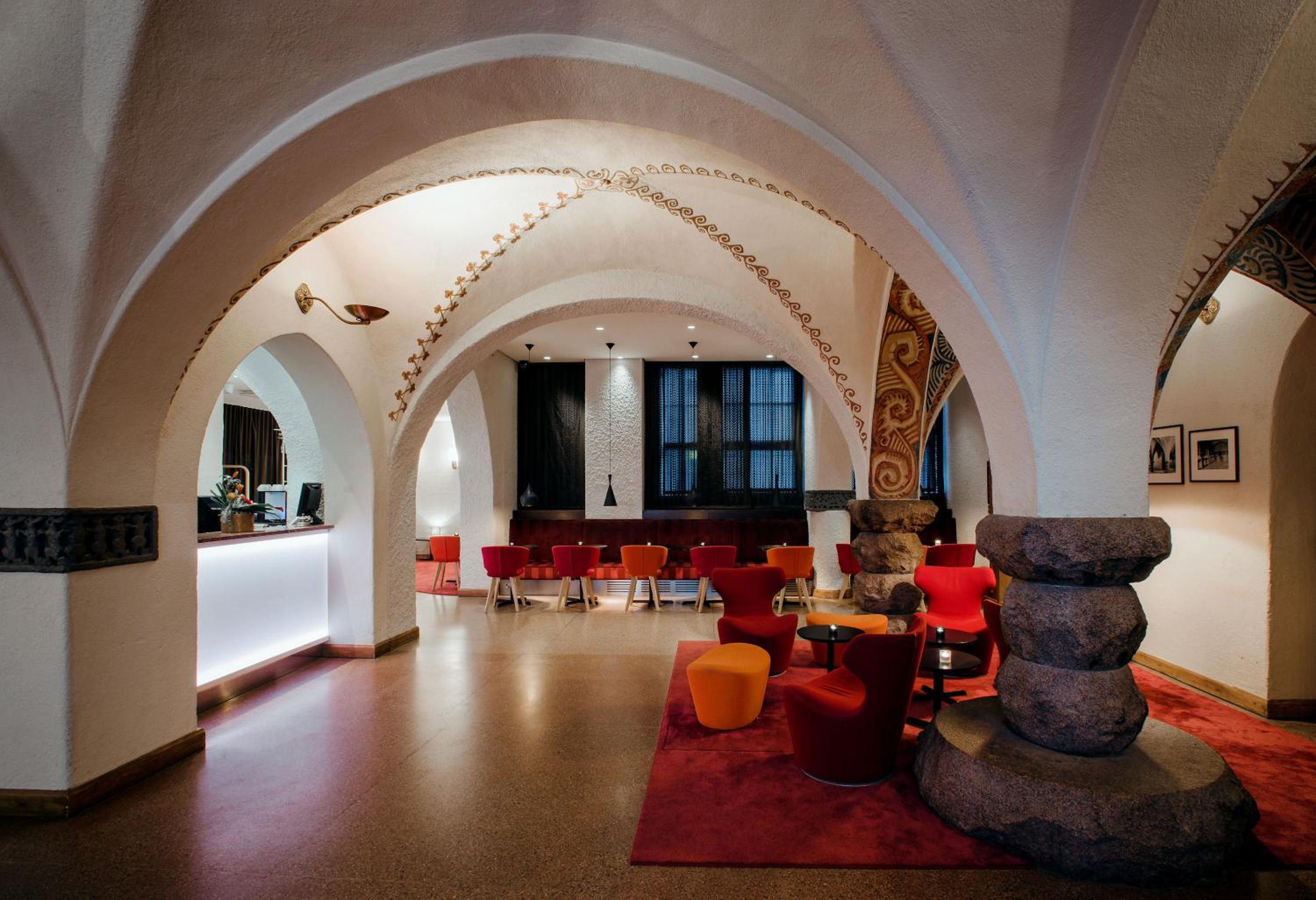 Reception & Lobby