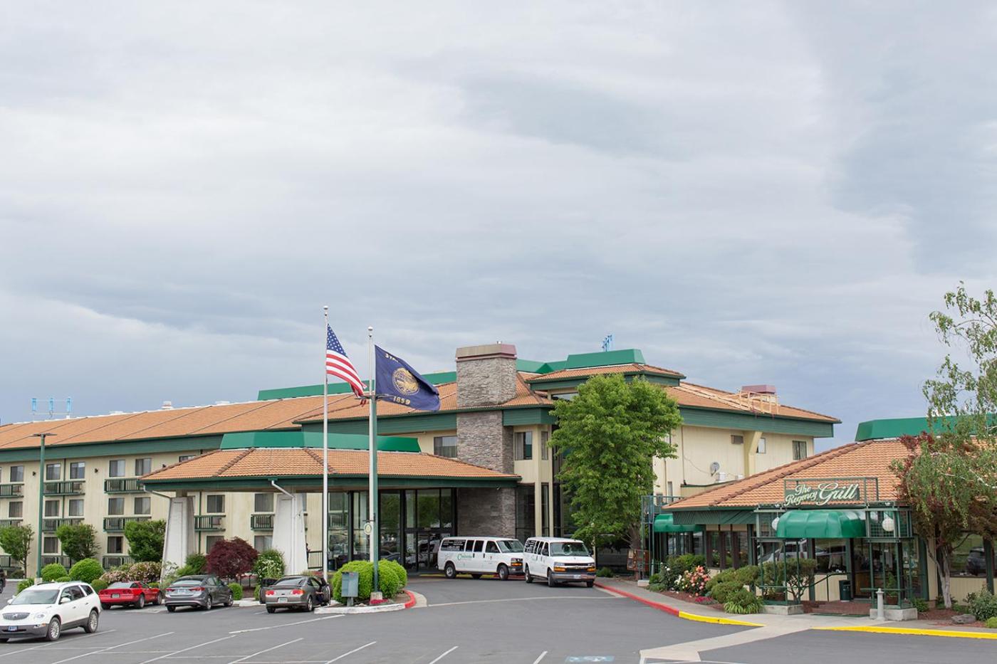 Medford Vacations - Rogue Regency Inn Suites - Property Image 69