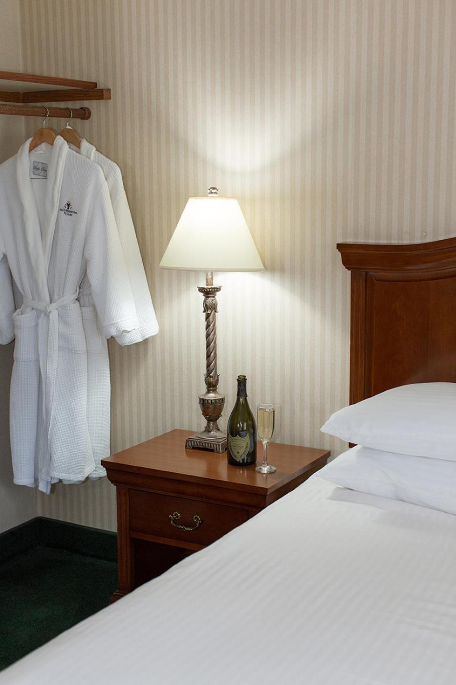 Medford Vacations - Rogue Regency Inn Suites - Property Image 17