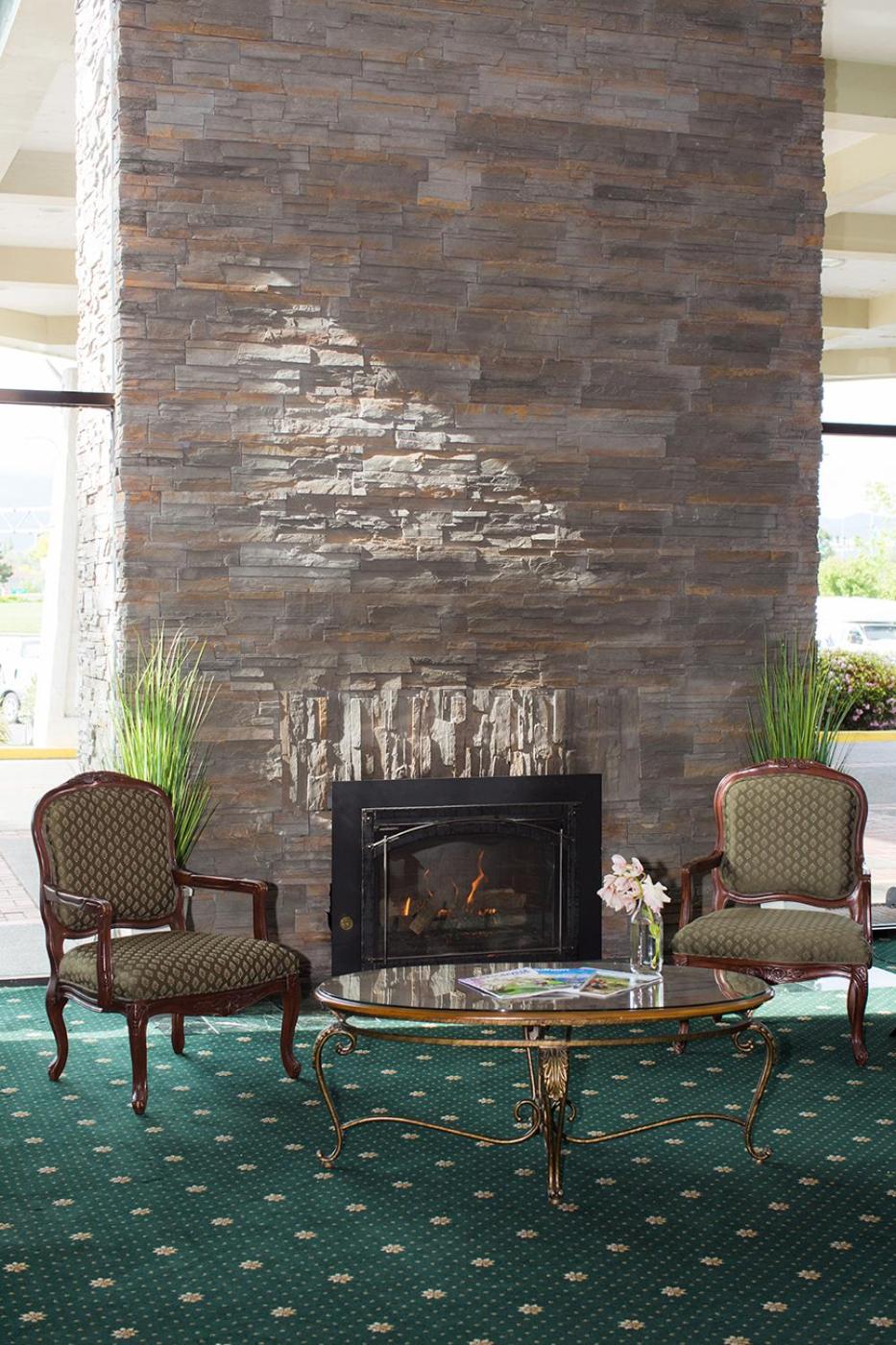 Medford Vacations - Rogue Regency Inn Suites - Property Image 14