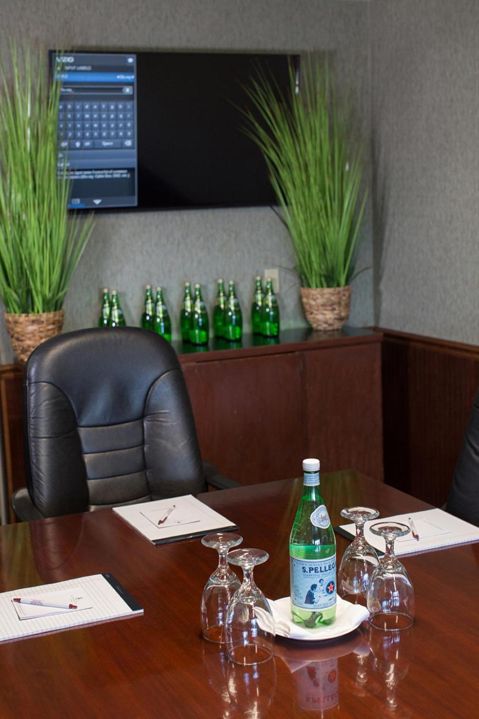 Medford Vacations - Rogue Regency Inn Suites - Property Image 7