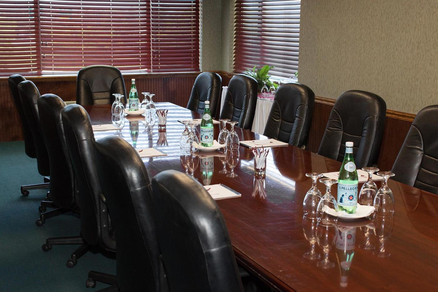Medford Vacations - Rogue Regency Inn Suites - Property Image 45