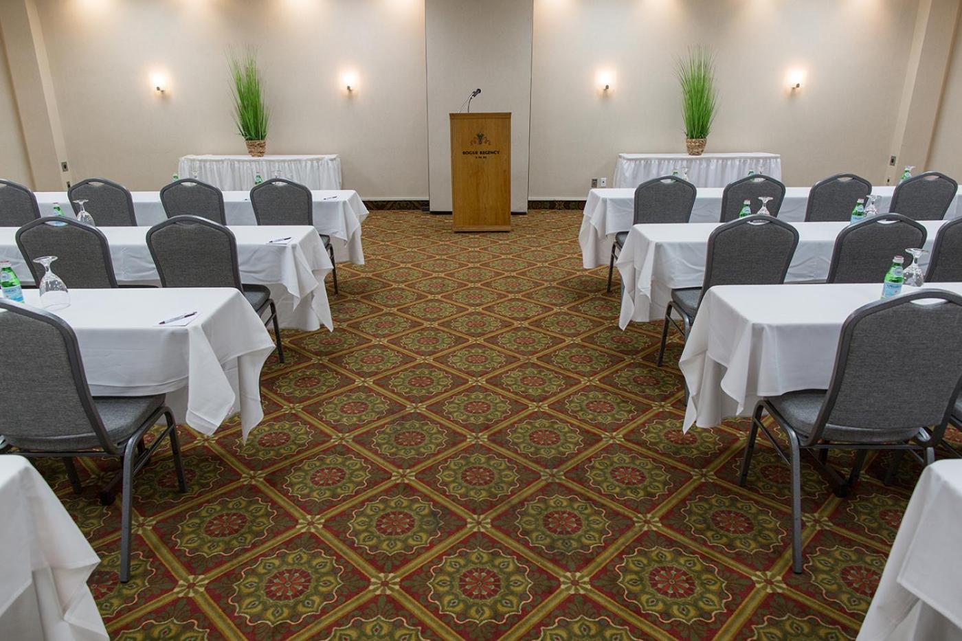 Medford Vacations - Rogue Regency Inn Suites - Property Image 4