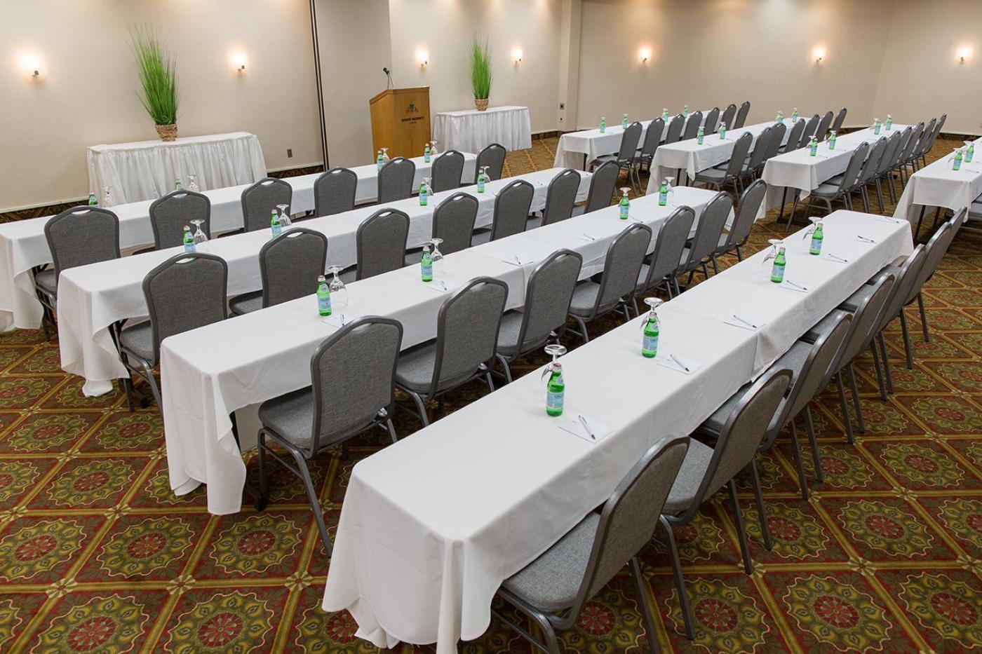 Medford Vacations - Rogue Regency Inn Suites - Property Image 3
