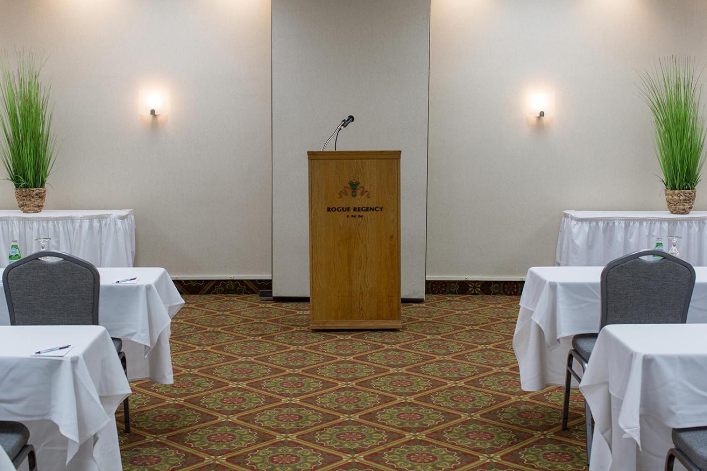Medford Vacations - Rogue Regency Inn Suites - Property Image 2