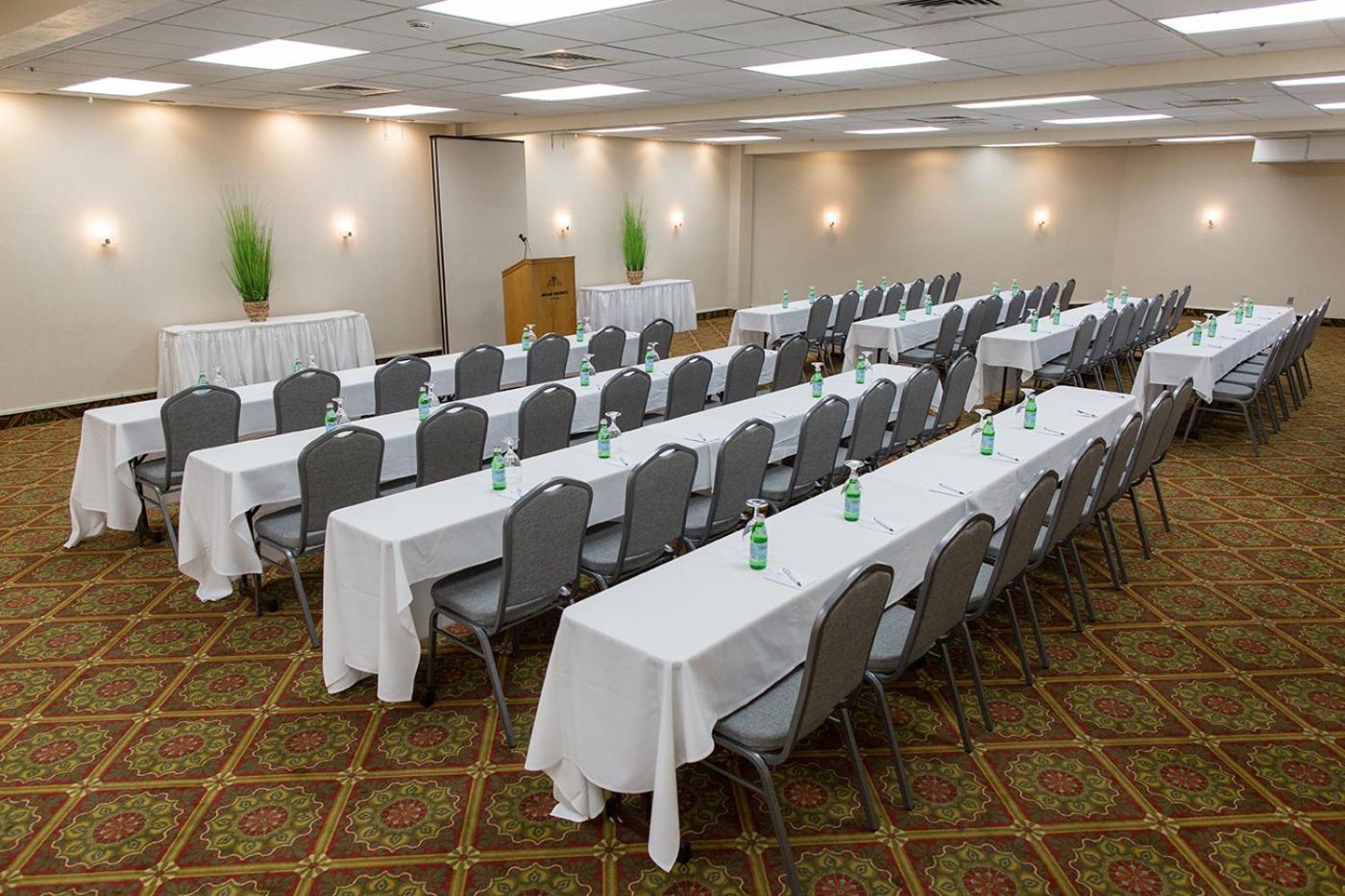 Medford Vacations - Rogue Regency Inn Suites - Property Image 39