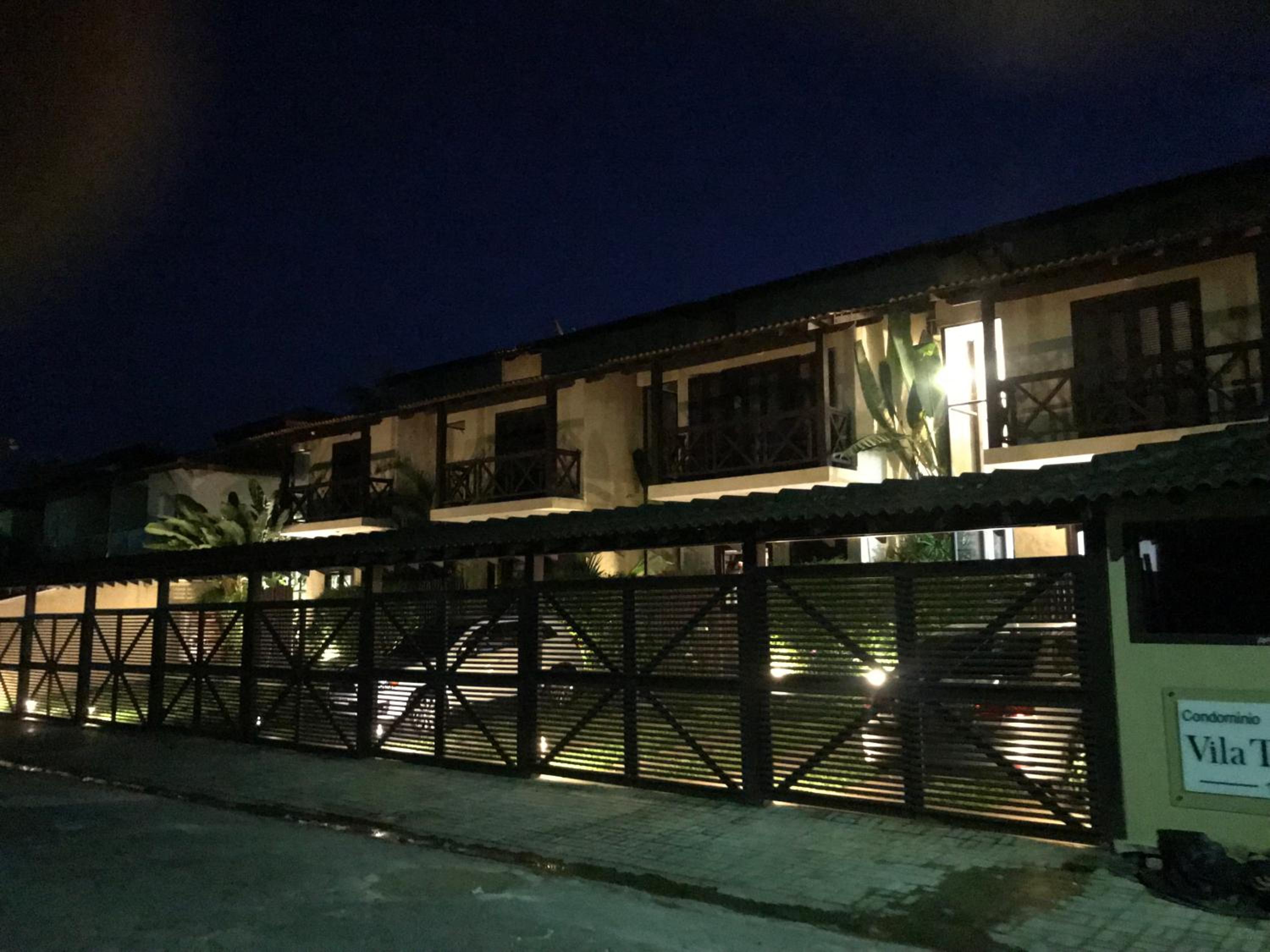 Casa em Condomínio com Piscina Privativa