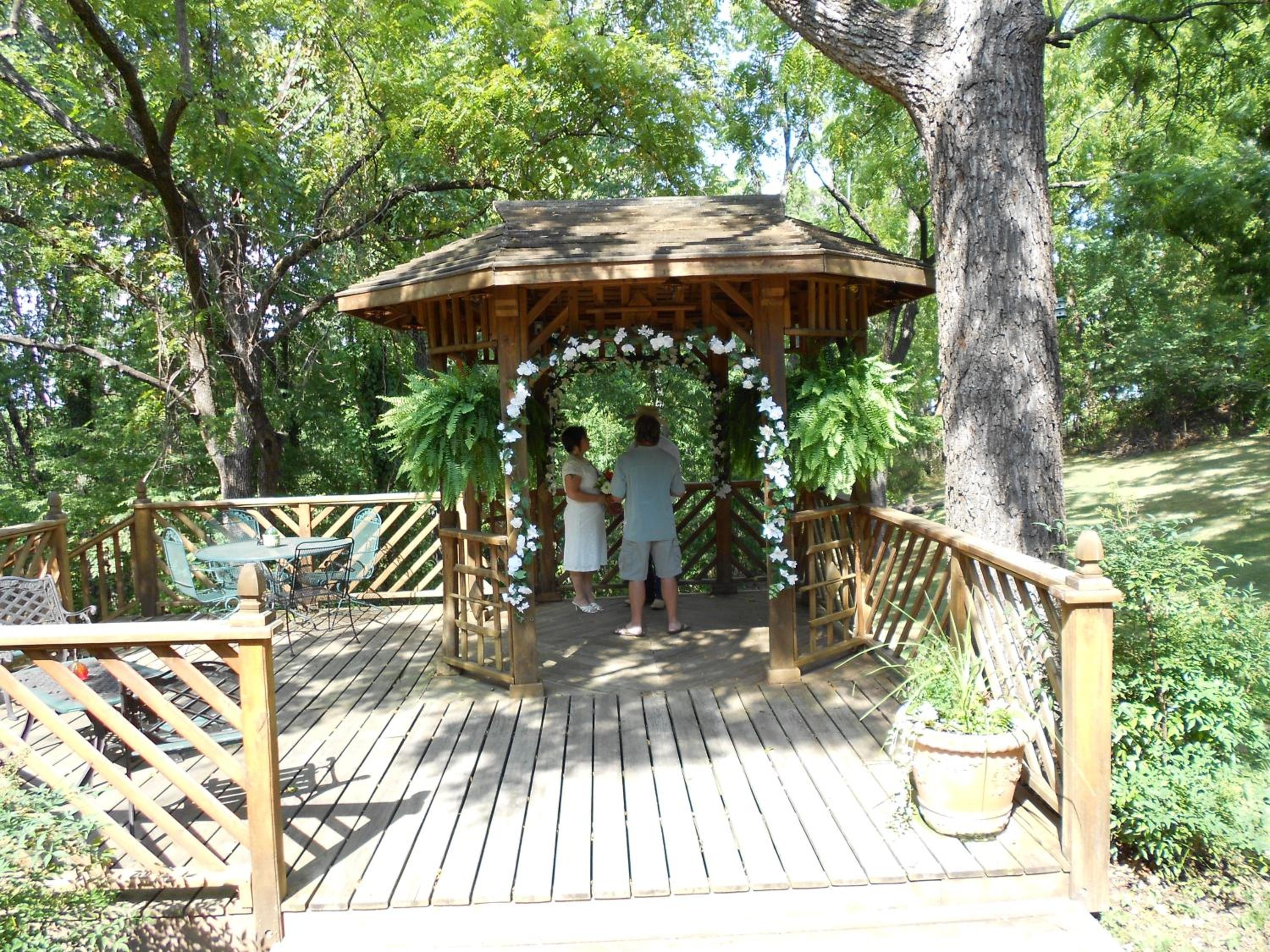 Sherwood Court Cottages & Guest Rooms