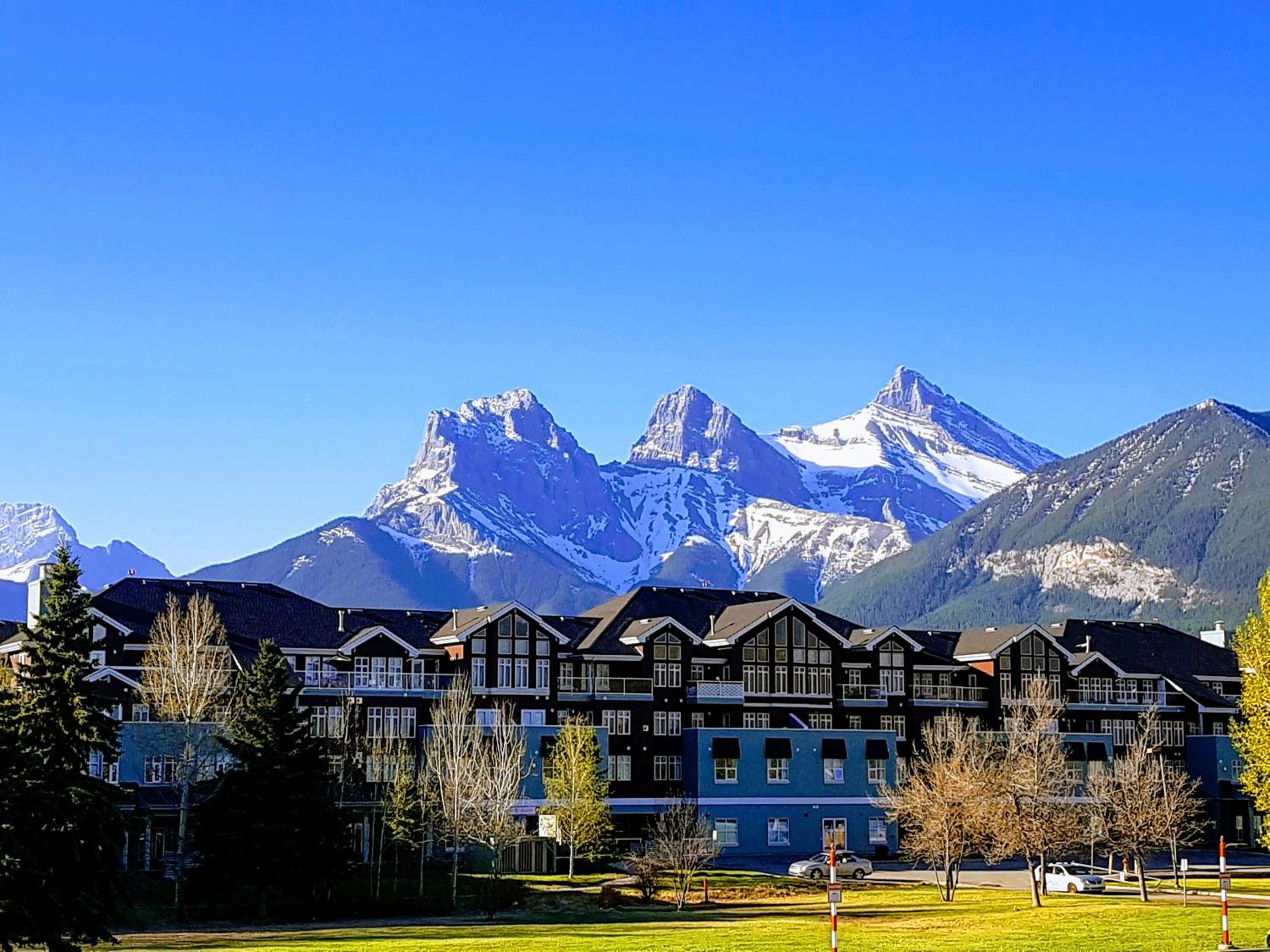 Hotel Sunset Resorts Canmore and Spa - Image 1
